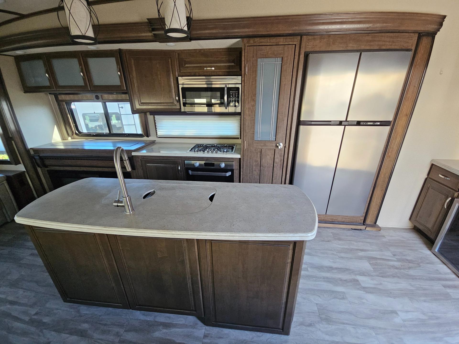 2020 Grand Design 2020 Grand Design Solitude - thumbnail 18