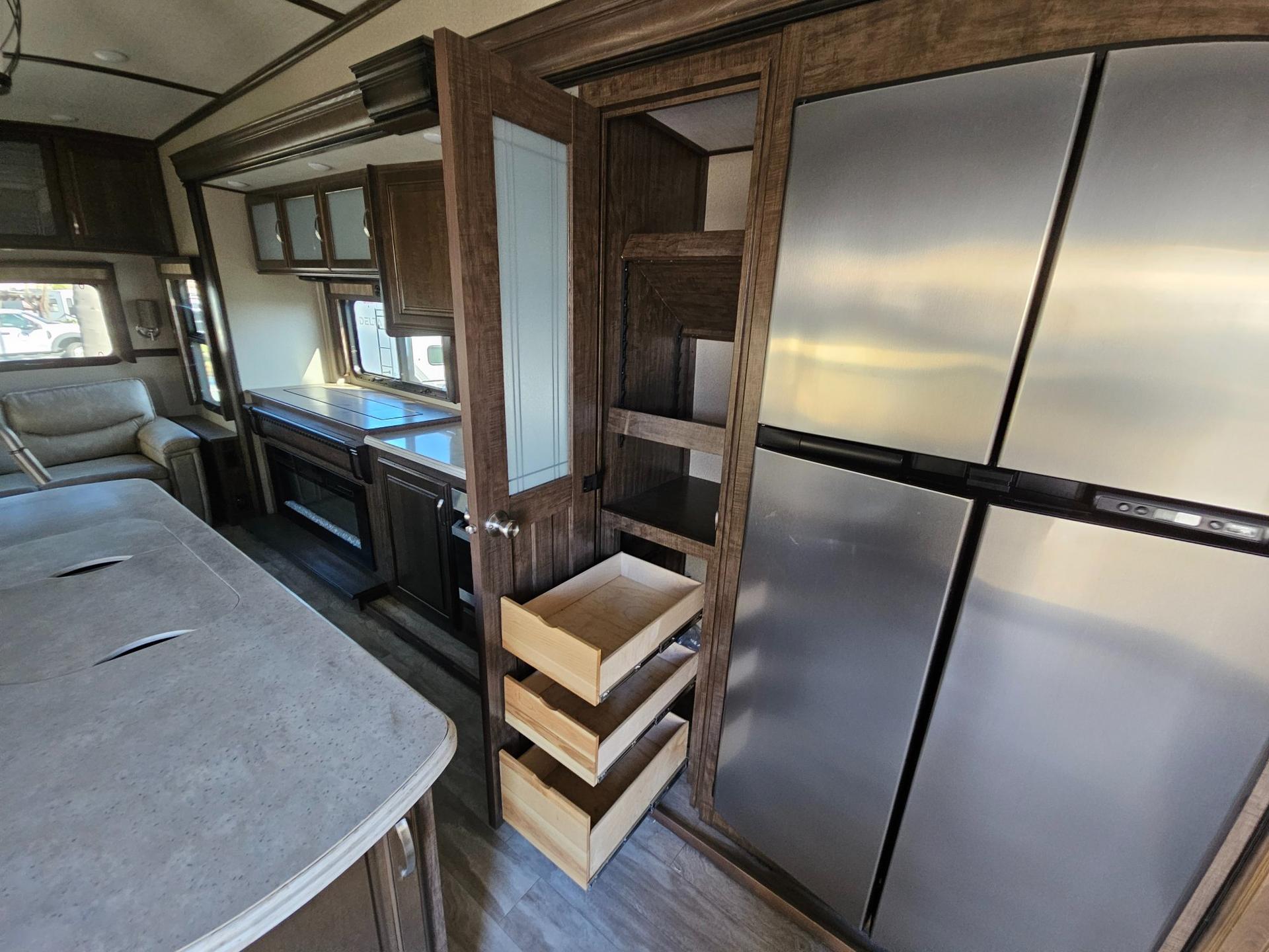 2020 Grand Design 2020 Grand Design Solitude - thumbnail 20