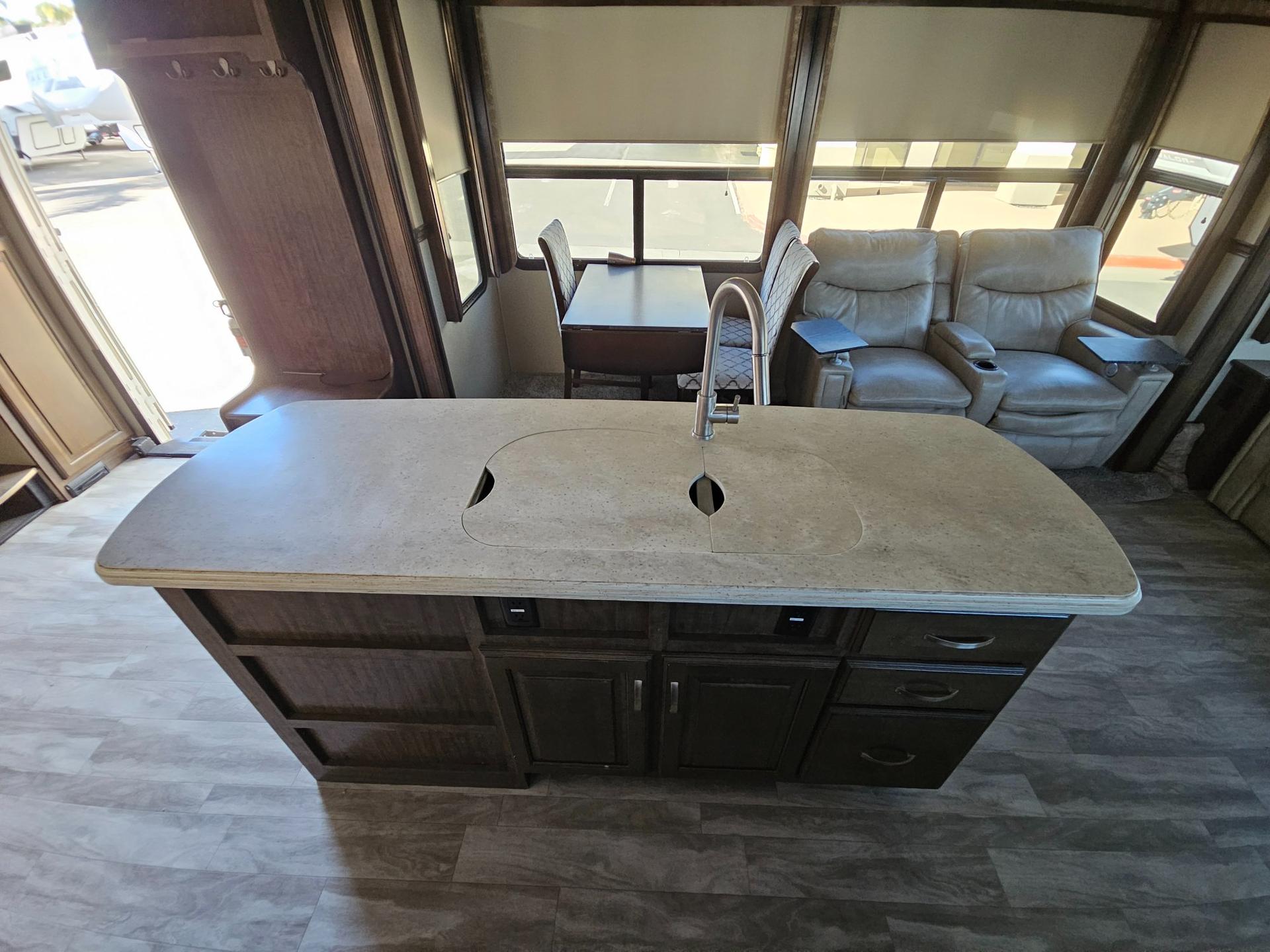 2020 Grand Design 2020 Grand Design Solitude - thumbnail 25