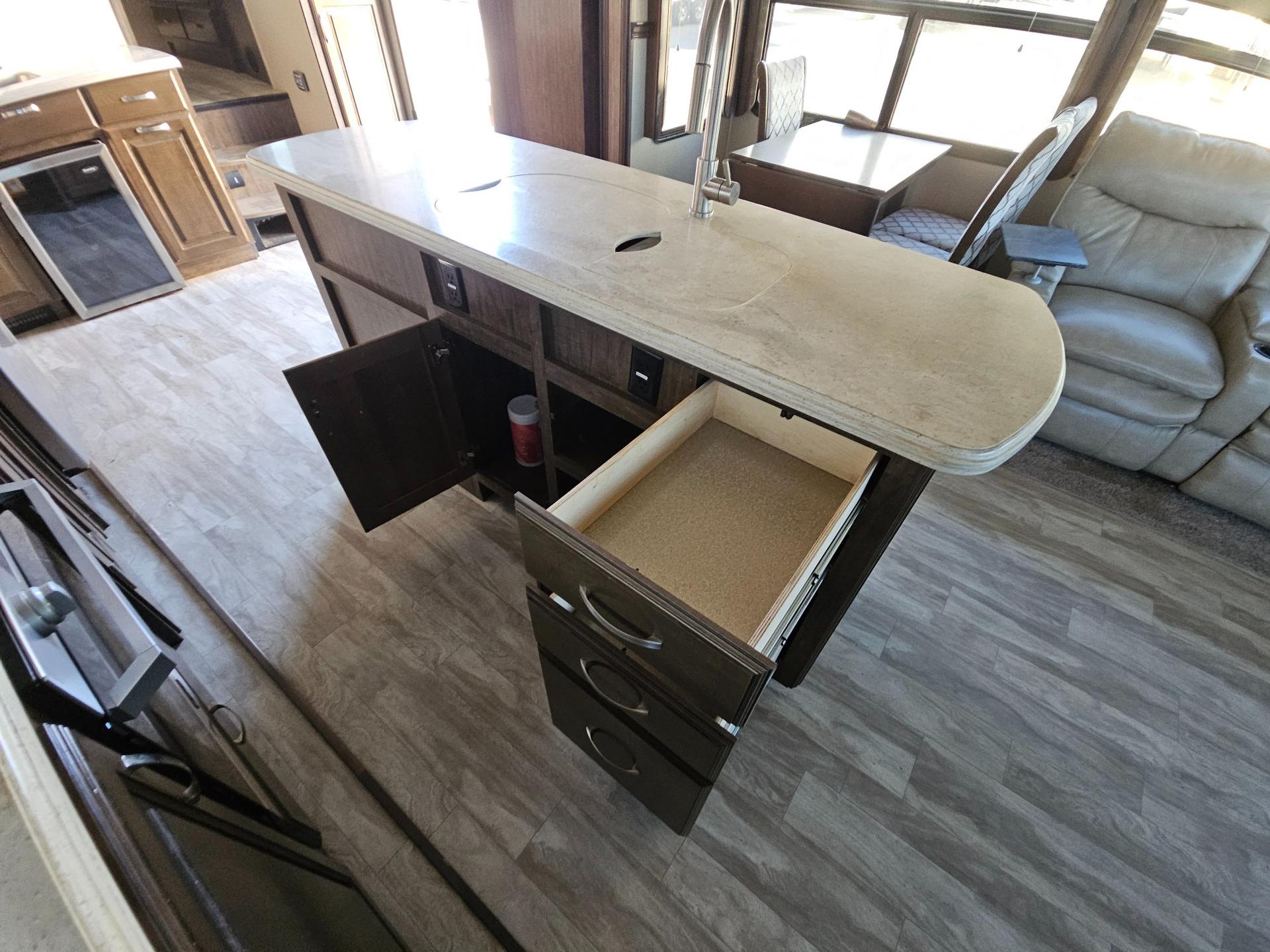 2020 Grand Design 2020 Grand Design Solitude - thumbnail 26