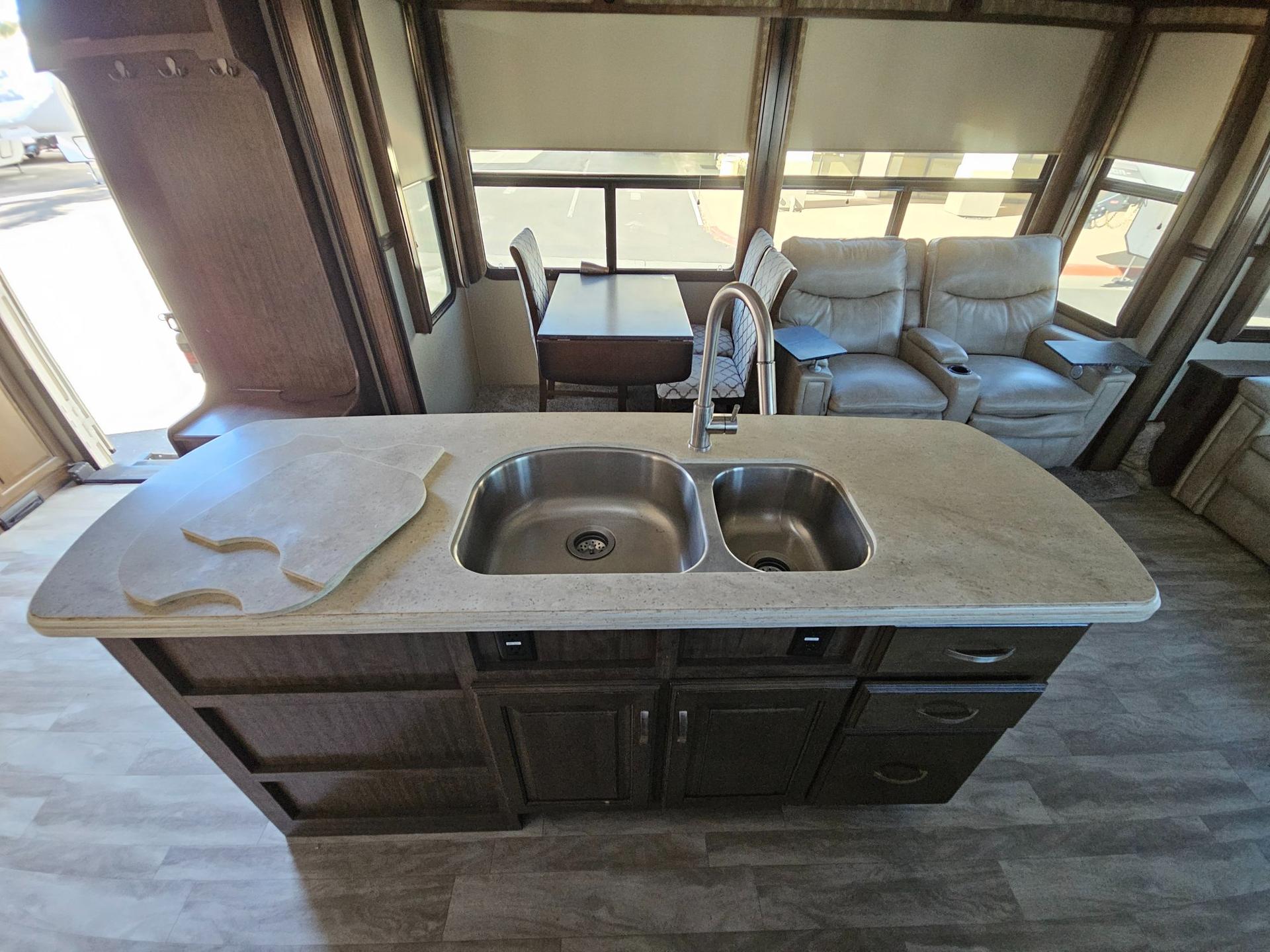 2020 Grand Design 2020 Grand Design Solitude - thumbnail 27