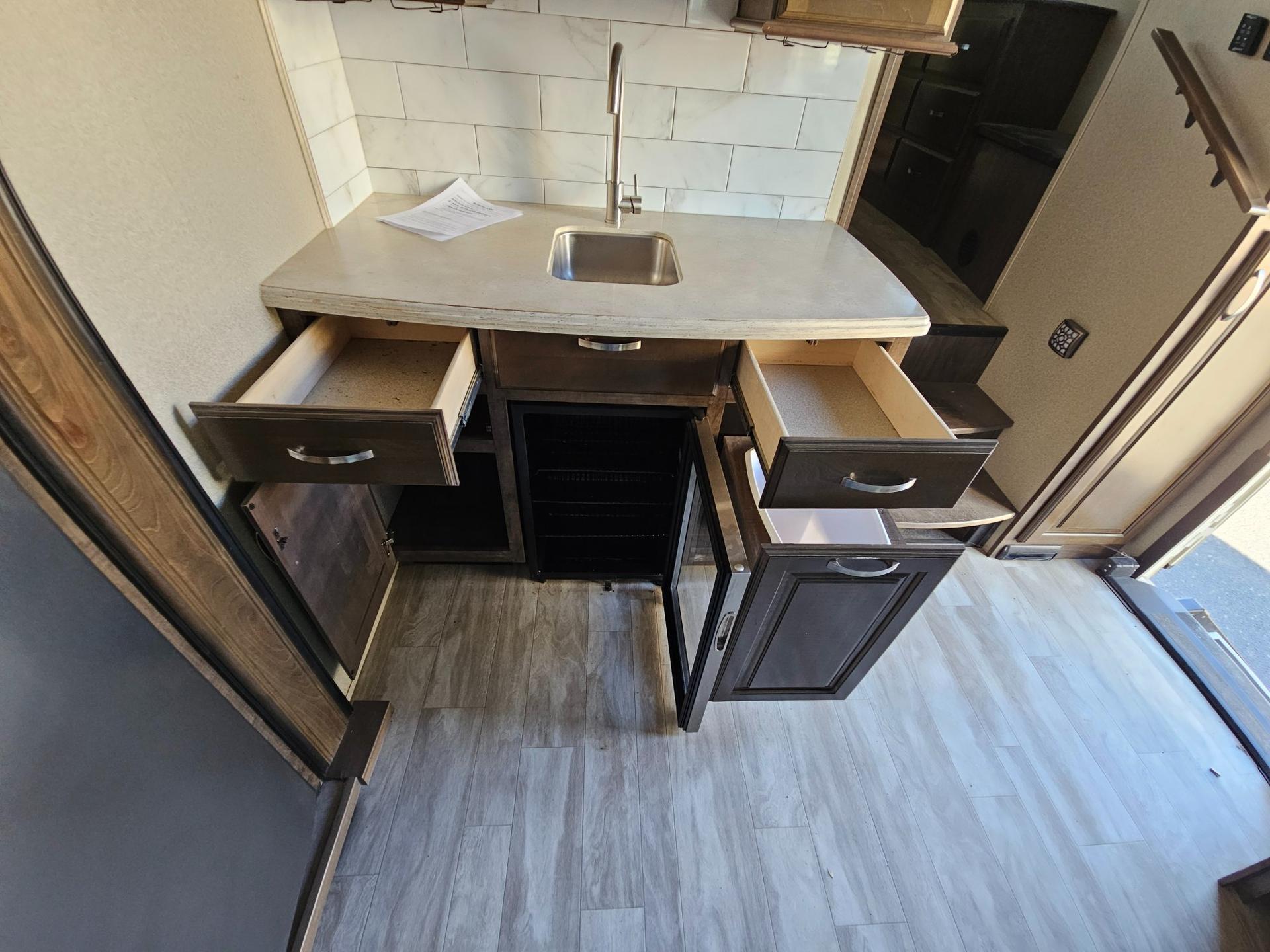 2020 Grand Design 2020 Grand Design Solitude - thumbnail 29