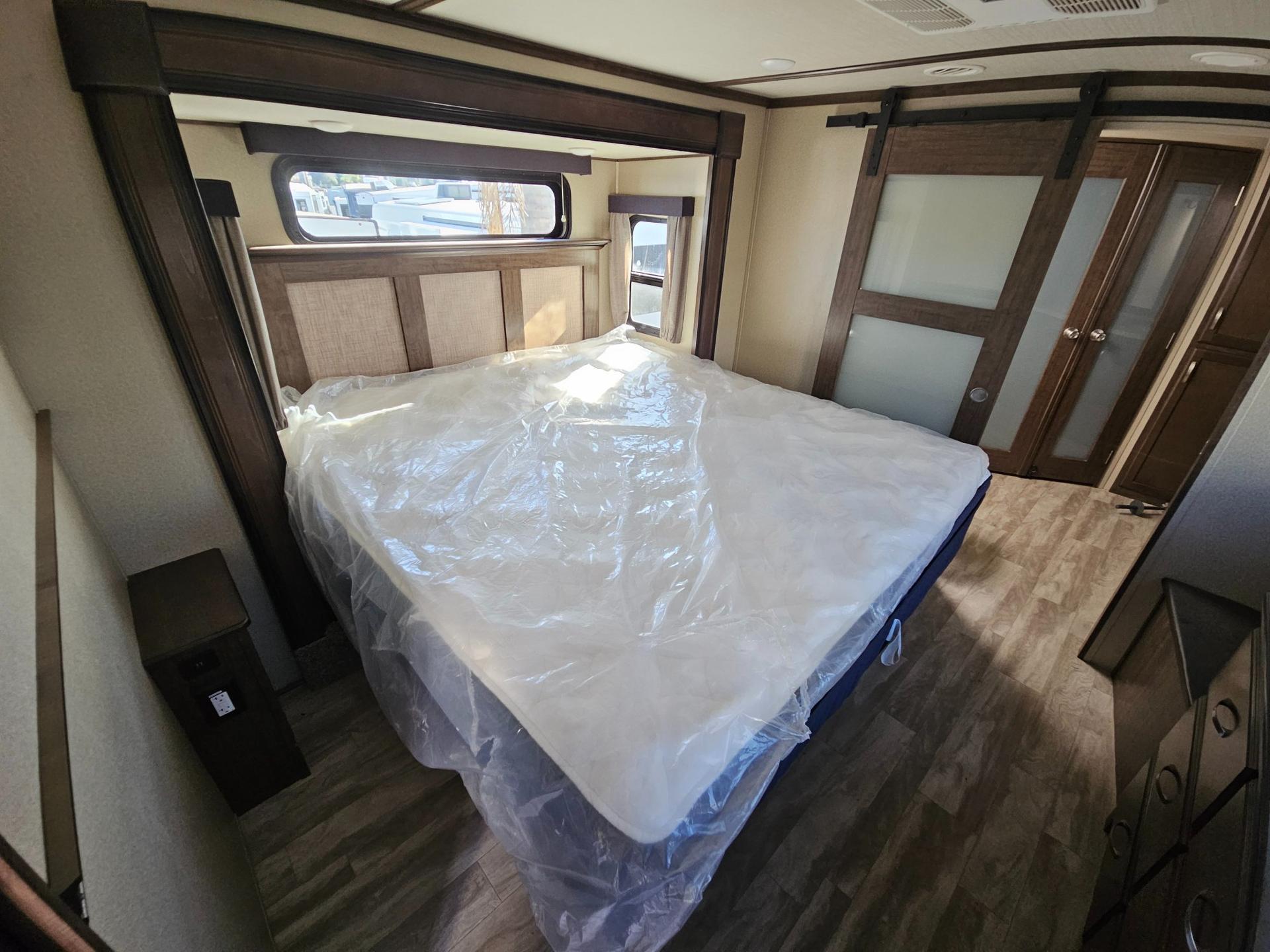 2020 Grand Design 2020 Grand Design Solitude - thumbnail 32