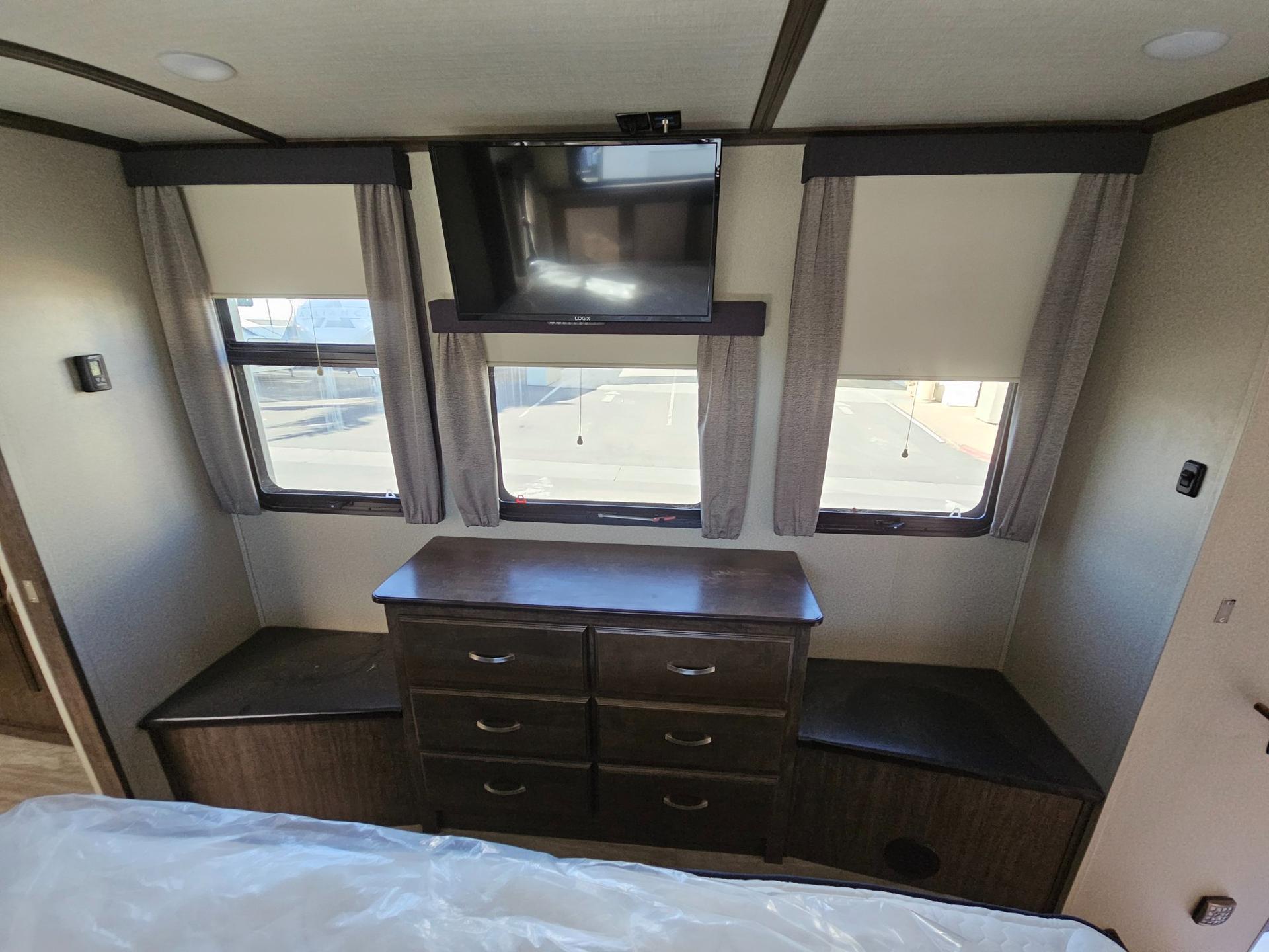 2020 Grand Design 2020 Grand Design Solitude - thumbnail 34