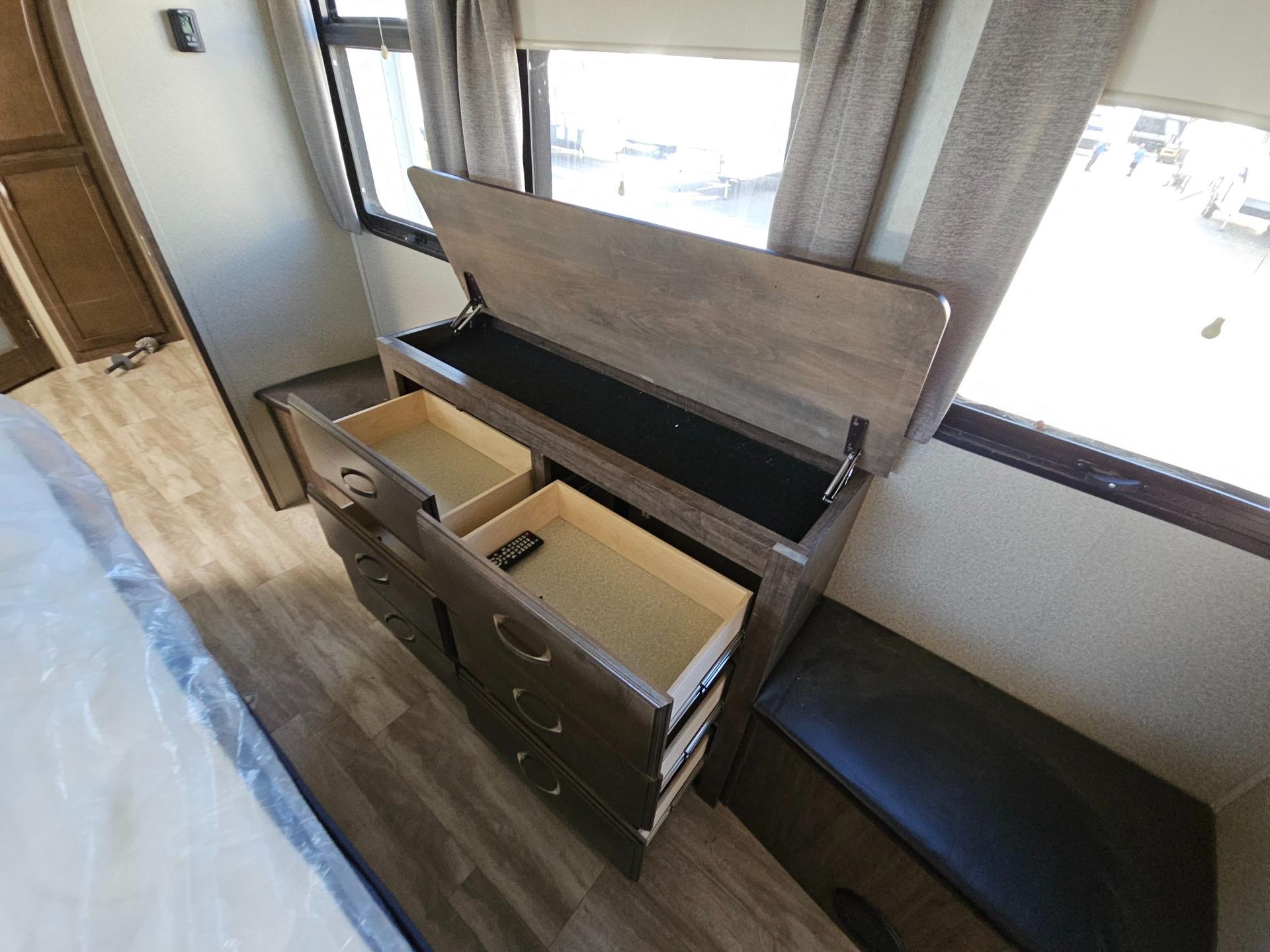 2020 Grand Design 2020 Grand Design Solitude - thumbnail 35