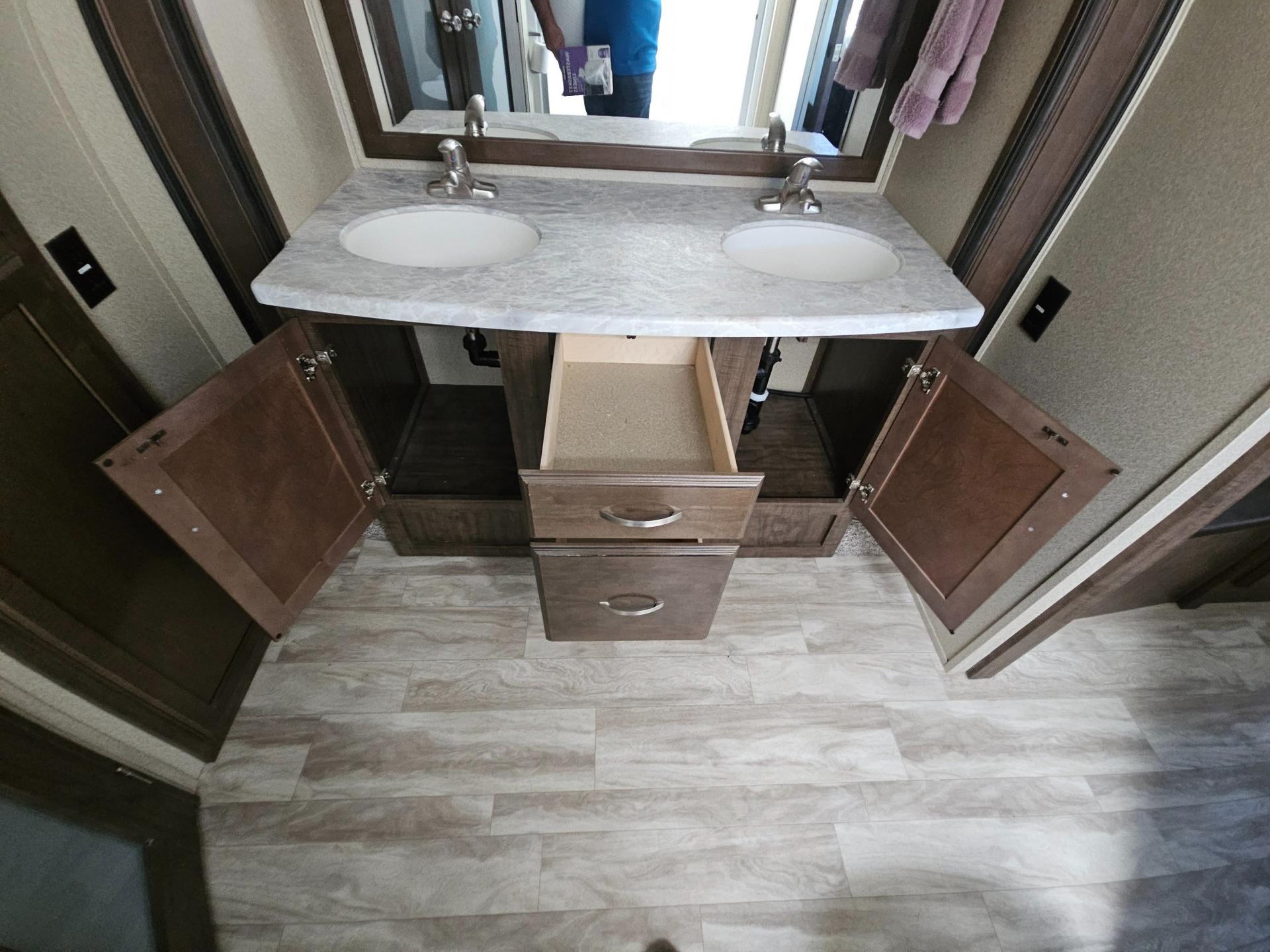 2020 Grand Design 2020 Grand Design Solitude - thumbnail 36