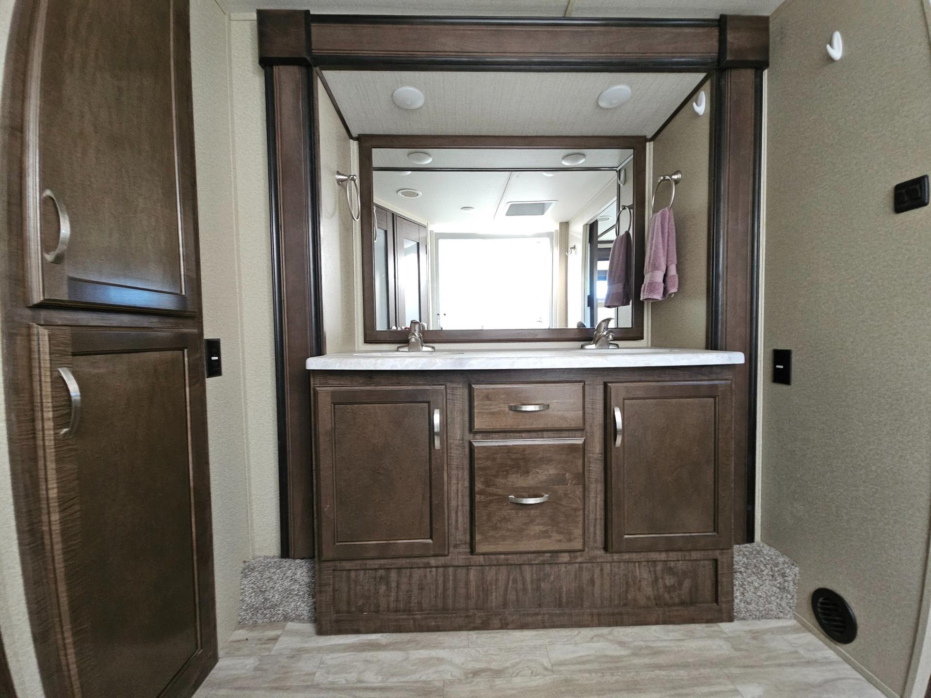 2020 Grand Design 2020 Grand Design Solitude - thumbnail 37