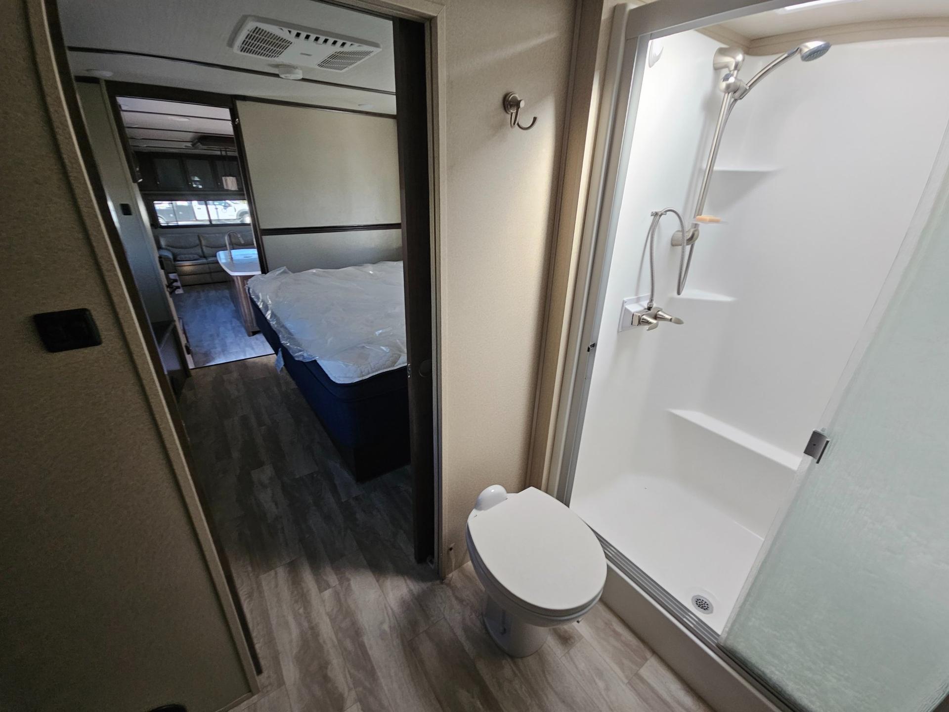 2020 Grand Design 2020 Grand Design Solitude - thumbnail 38