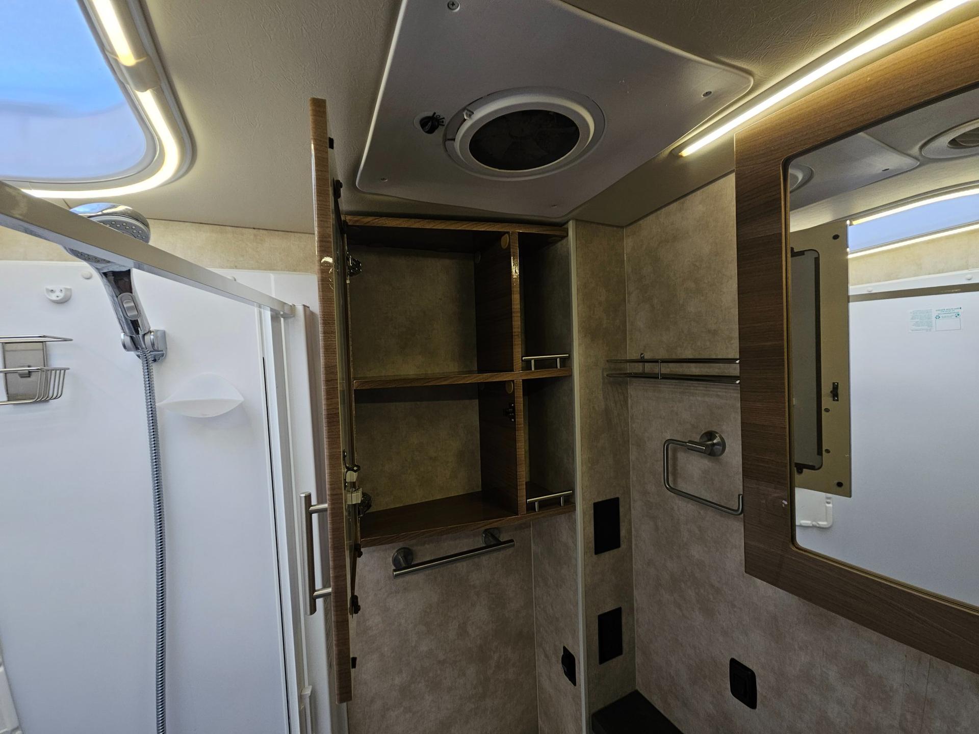 2018 Winnebago 2018 Winnebago View - thumbnail 32