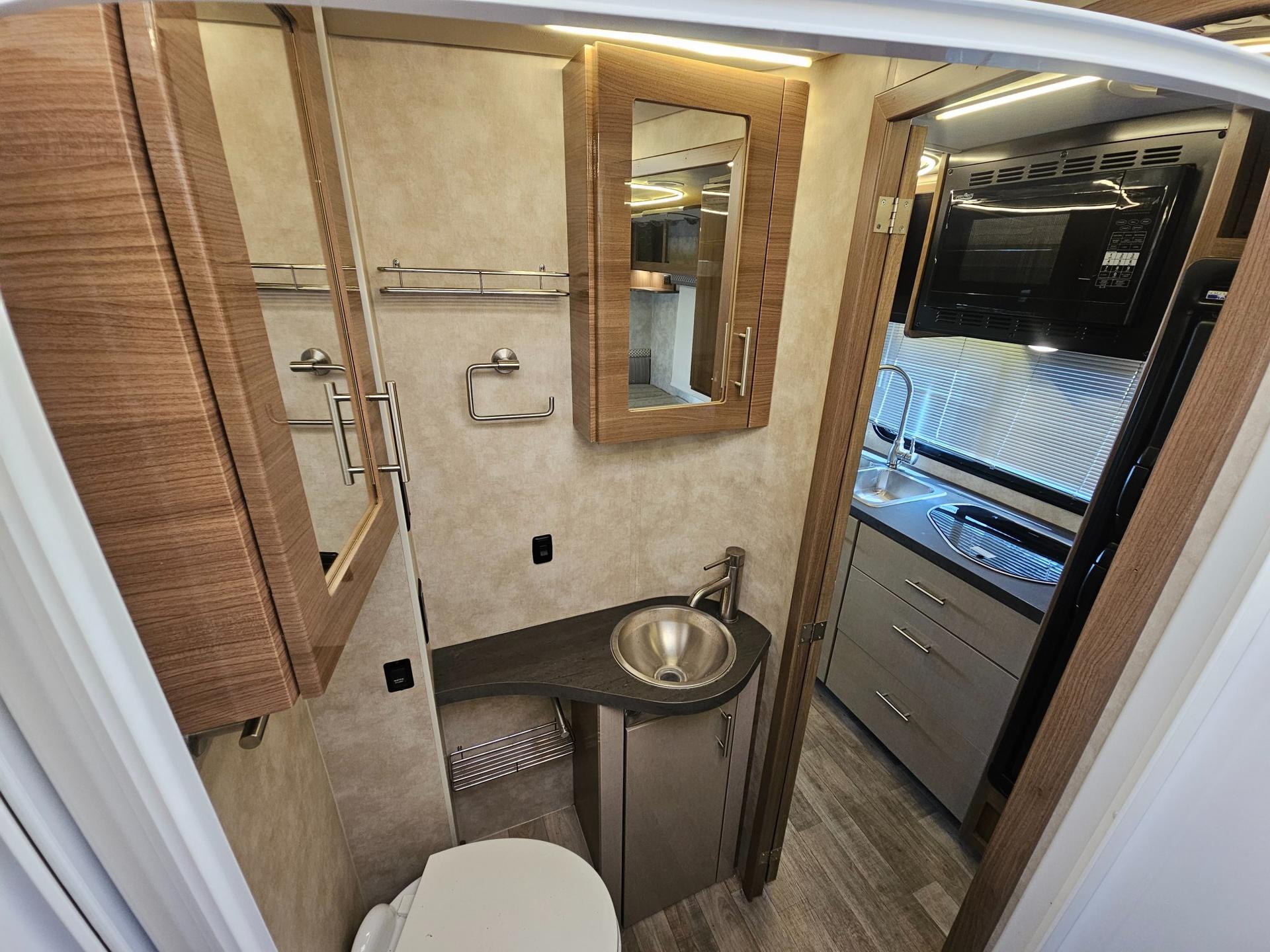 2018 Winnebago 2018 Winnebago View - thumbnail 33