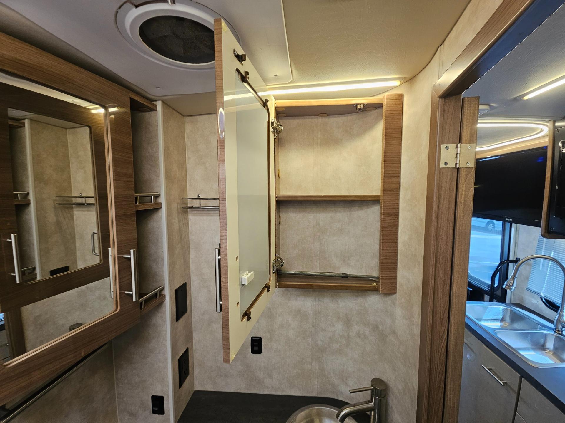 2018 Winnebago 2018 Winnebago View - thumbnail 34