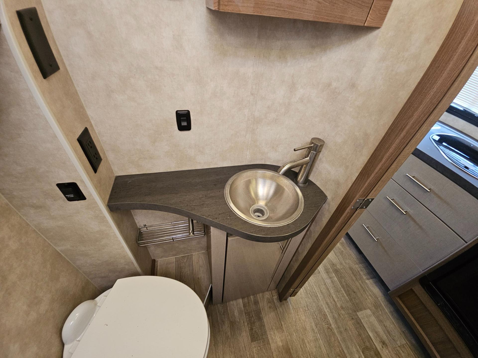 2018 Winnebago 2018 Winnebago View - thumbnail 35