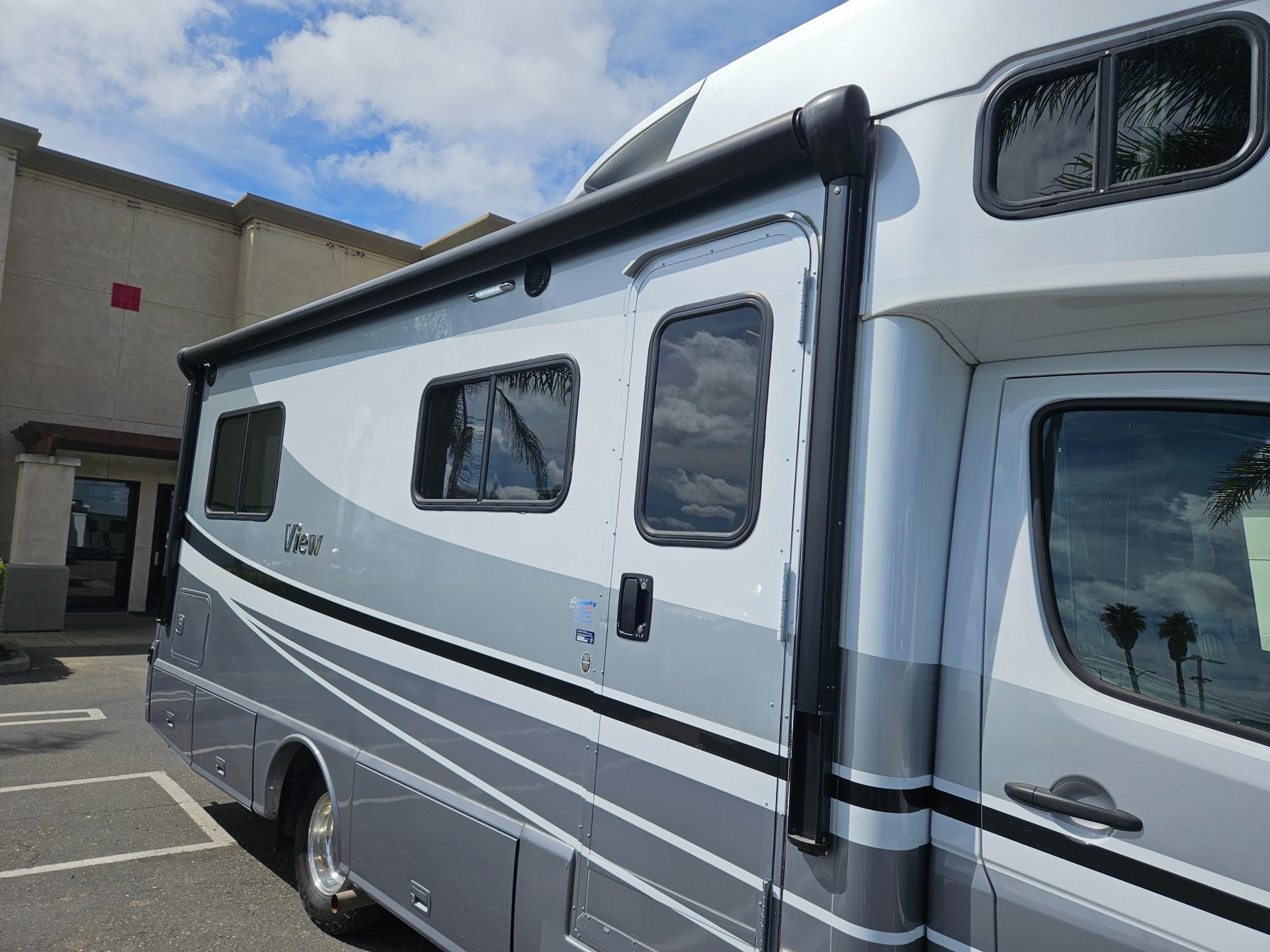 2018 Winnebago 2018 Winnebago View - thumbnail 46