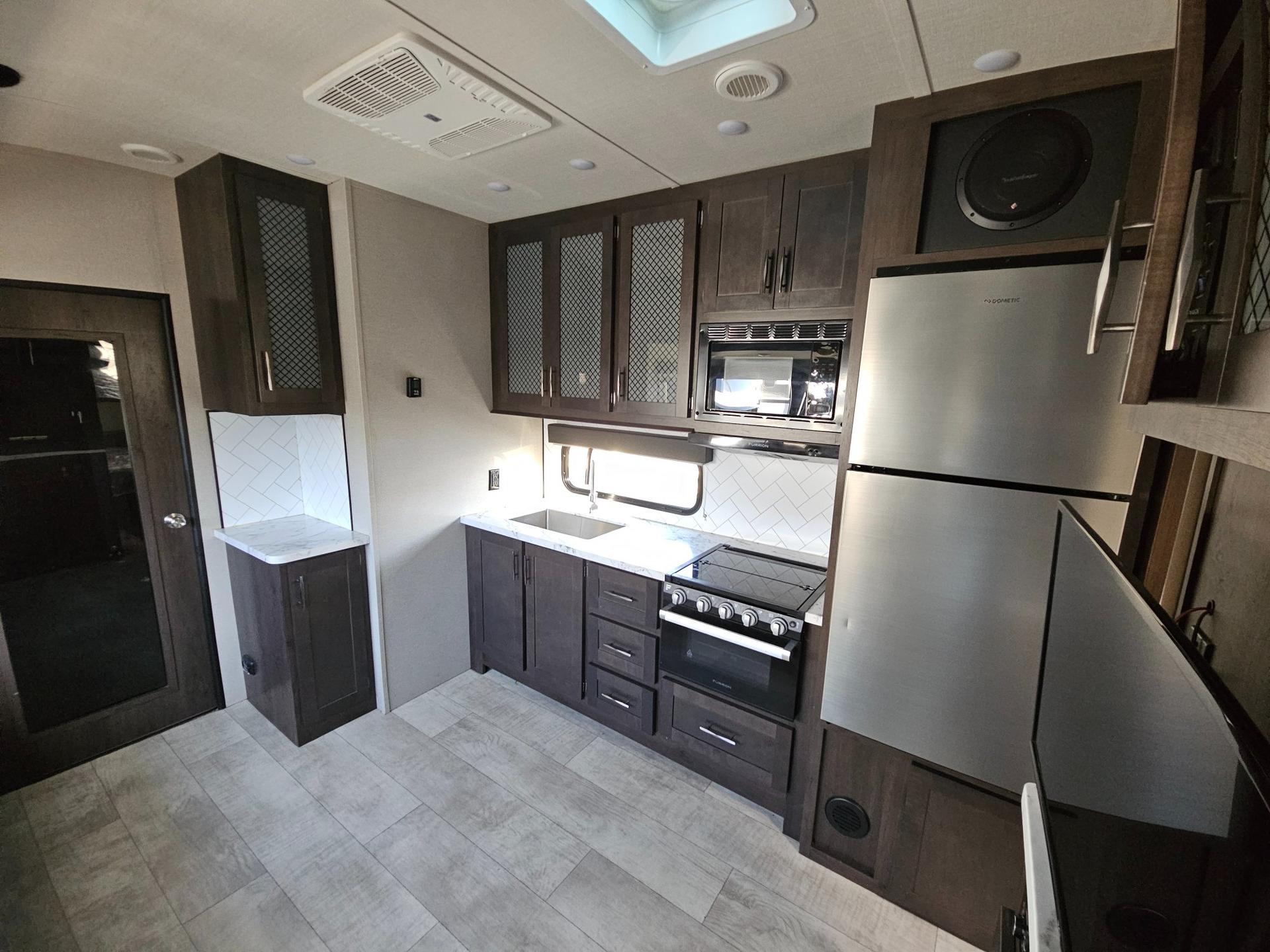 2023 Grand Design 2023 Grand Design Momentum G-Class - thumbnail 5