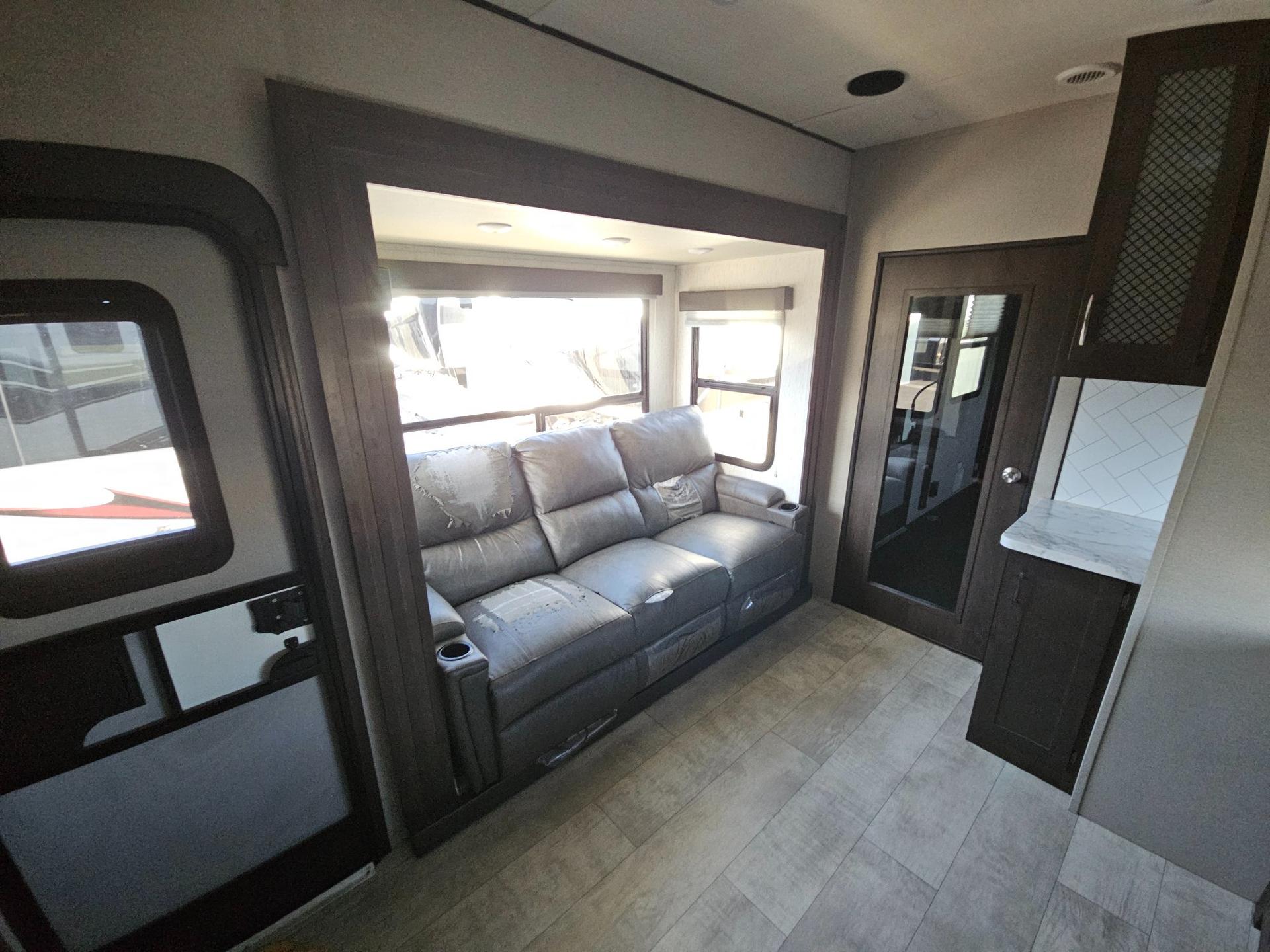 2023 Grand Design 2023 Grand Design Momentum G-Class - thumbnail 6