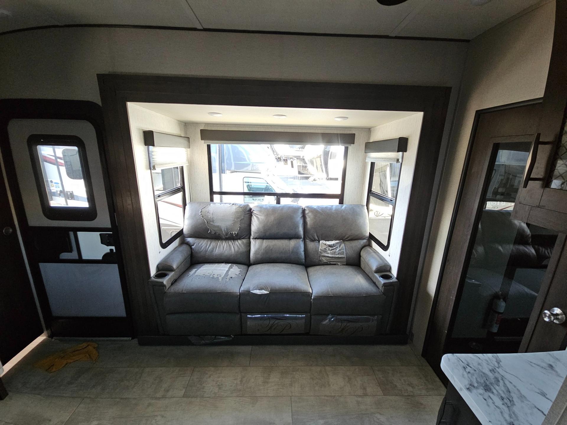 2023 Grand Design 2023 Grand Design Momentum G-Class - thumbnail 7