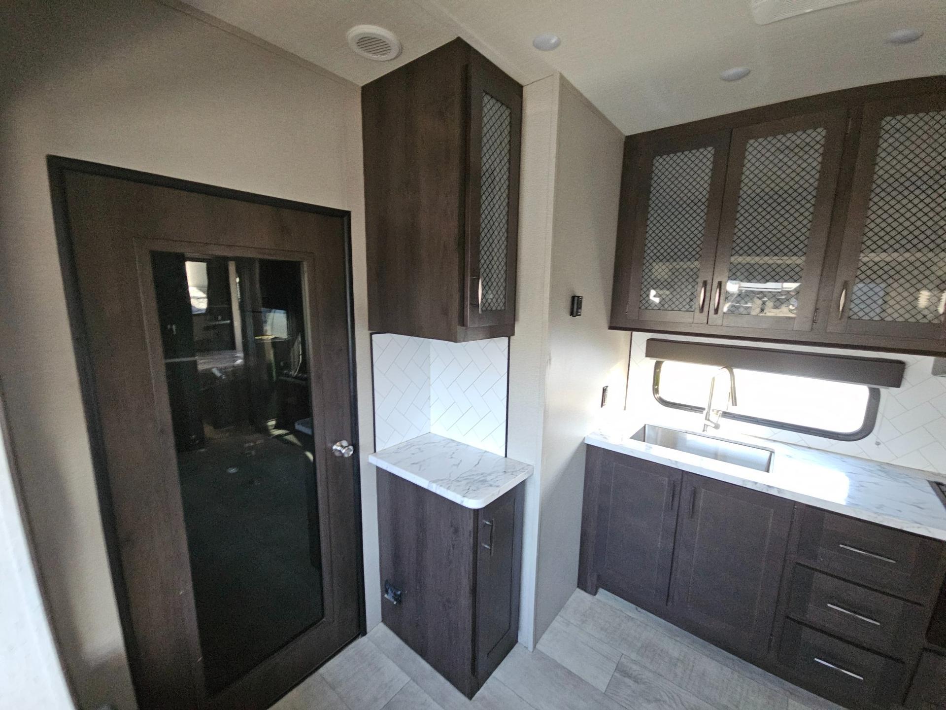 2023 Grand Design 2023 Grand Design Momentum G-Class - thumbnail 9