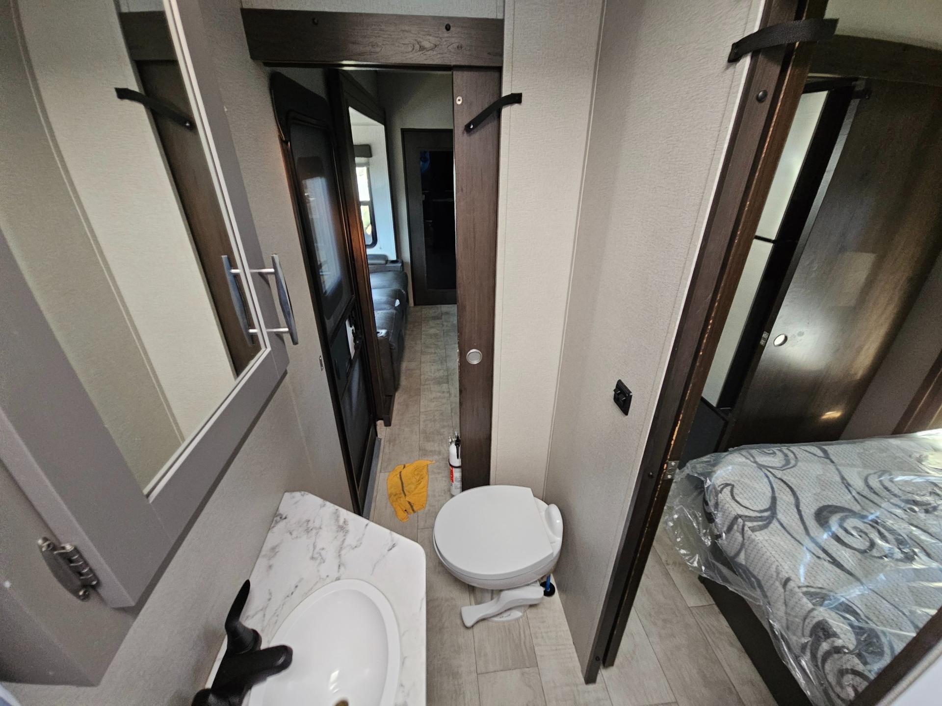 2023 Grand Design 2023 Grand Design Momentum G-Class - thumbnail 23