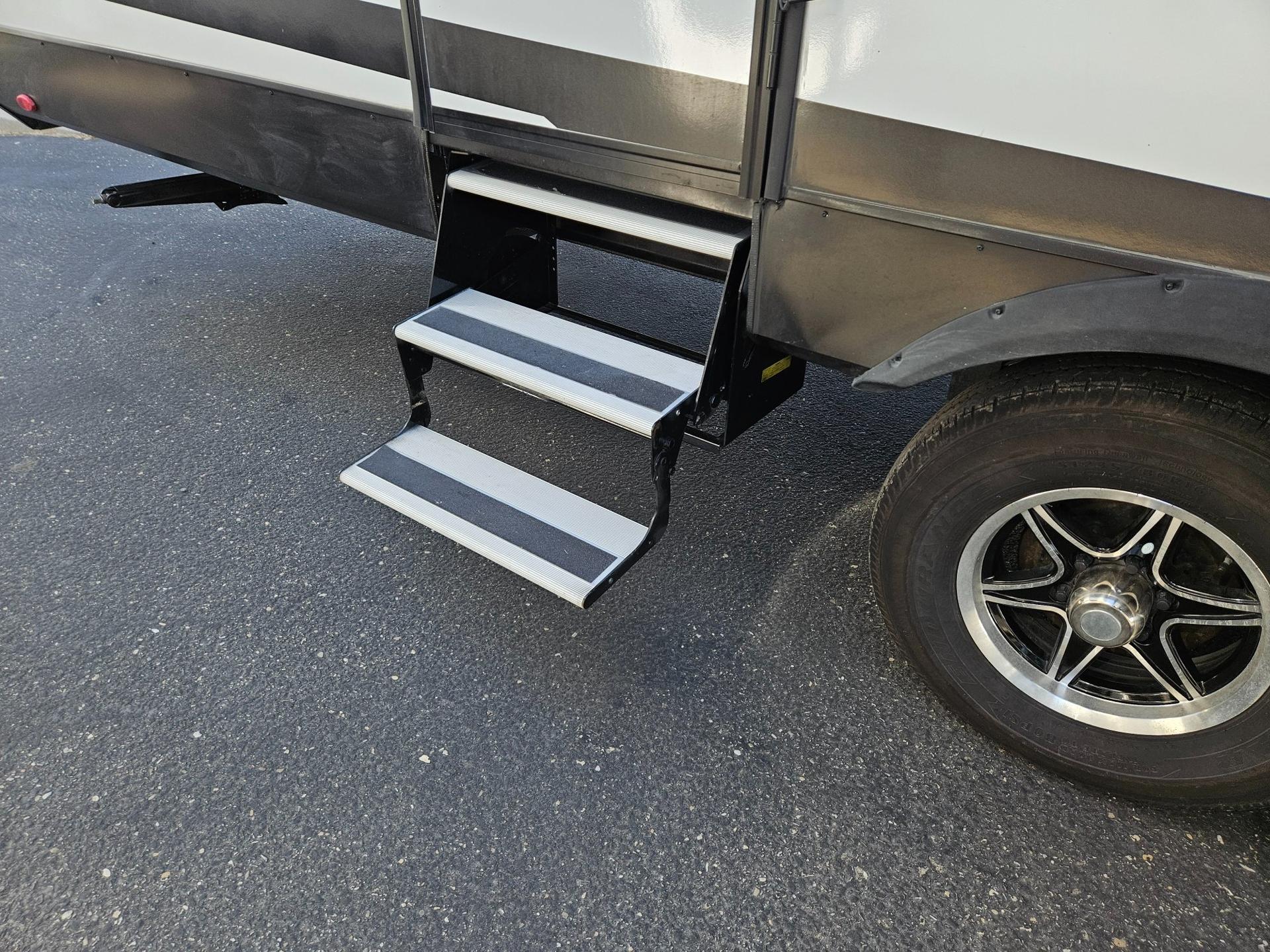 2023 Grand Design 2023 Grand Design Momentum G-Class - thumbnail 40