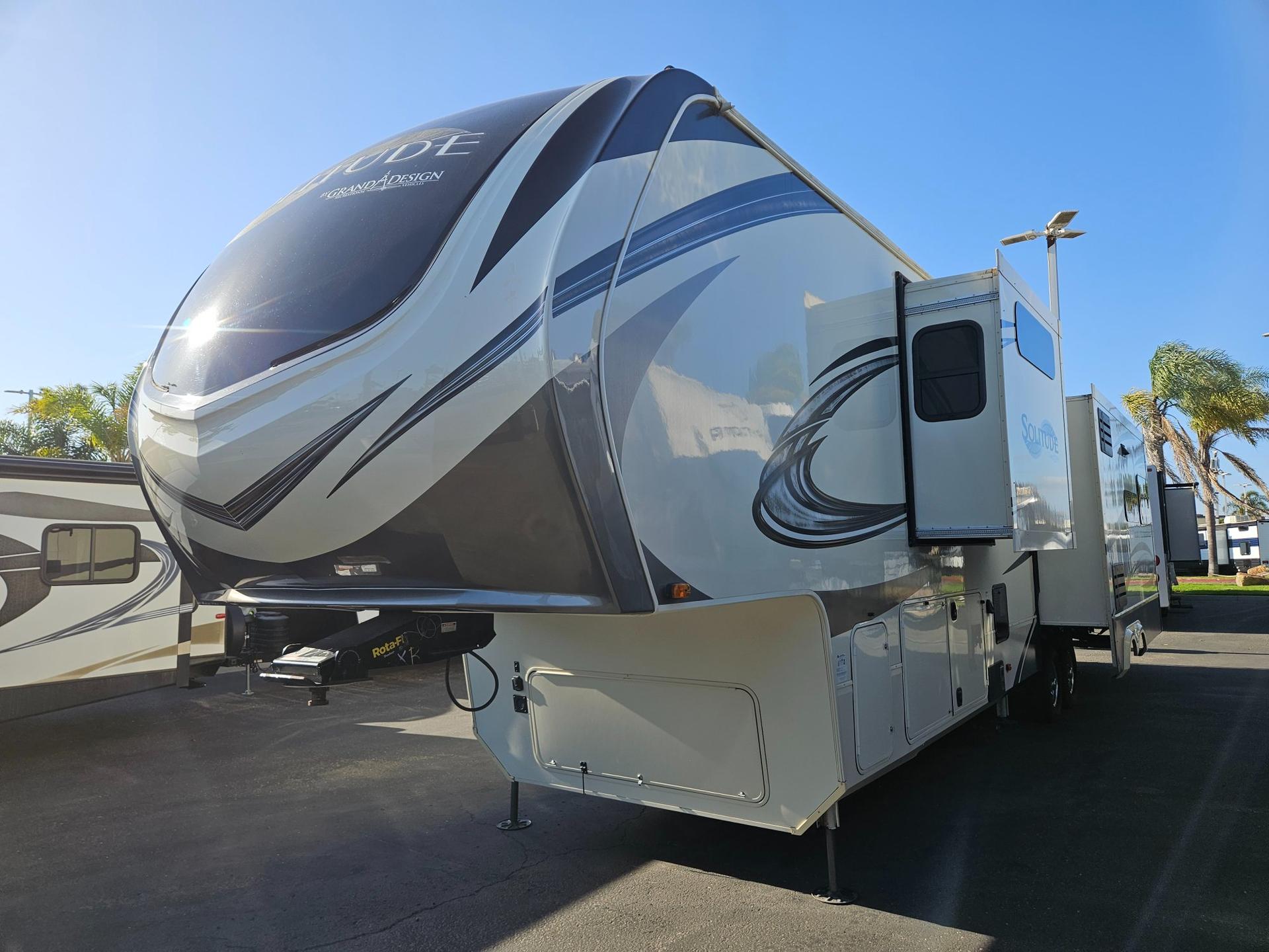 2020 Grand Design 2020 Grand Design Solitude - thumbnail 4