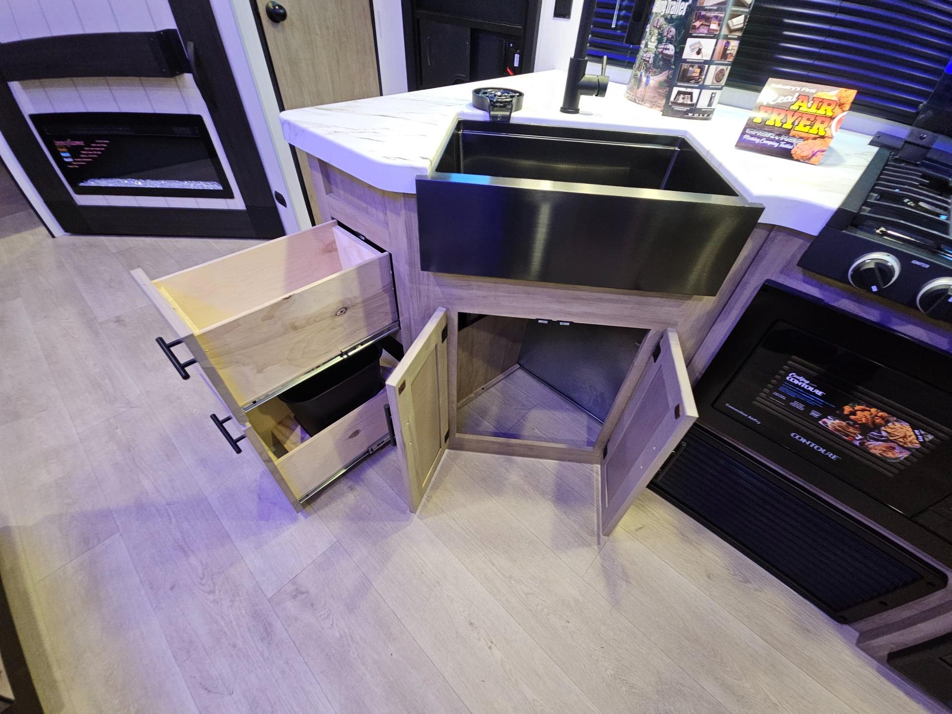 2026 Forest River RV 2026 Forest River RV Cherokee Grey Wolf - thumbnail 35