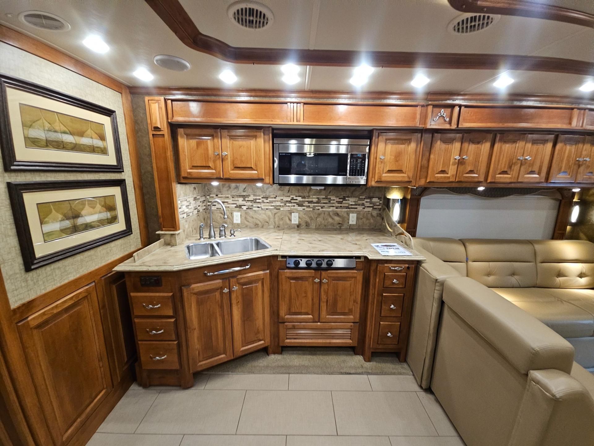 2014 Tiffin Motorhome 2014 Tiffin Motorhome Phaeton - thumbnail 19