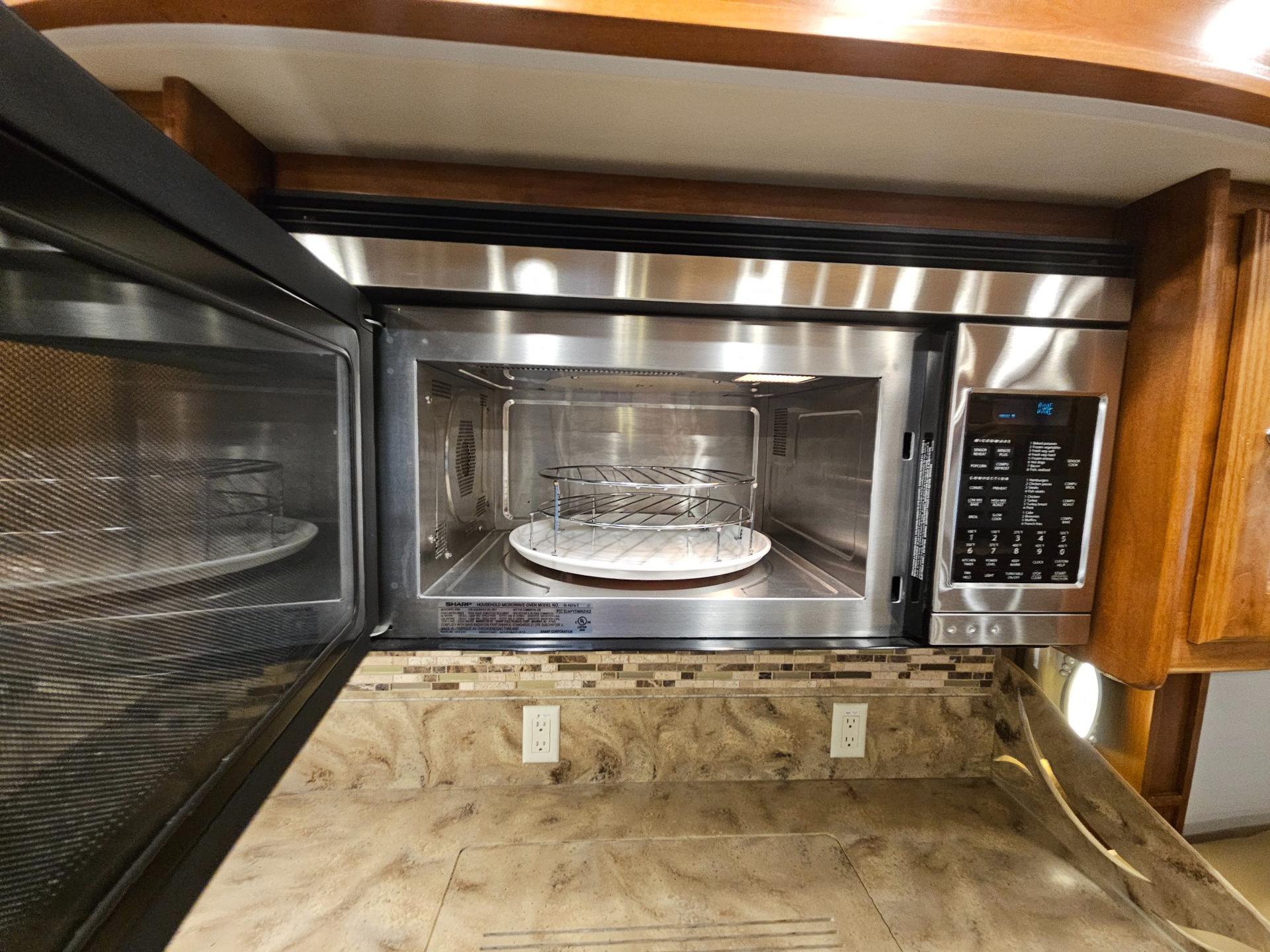 2014 Tiffin Motorhome 2014 Tiffin Motorhome Phaeton - thumbnail 20