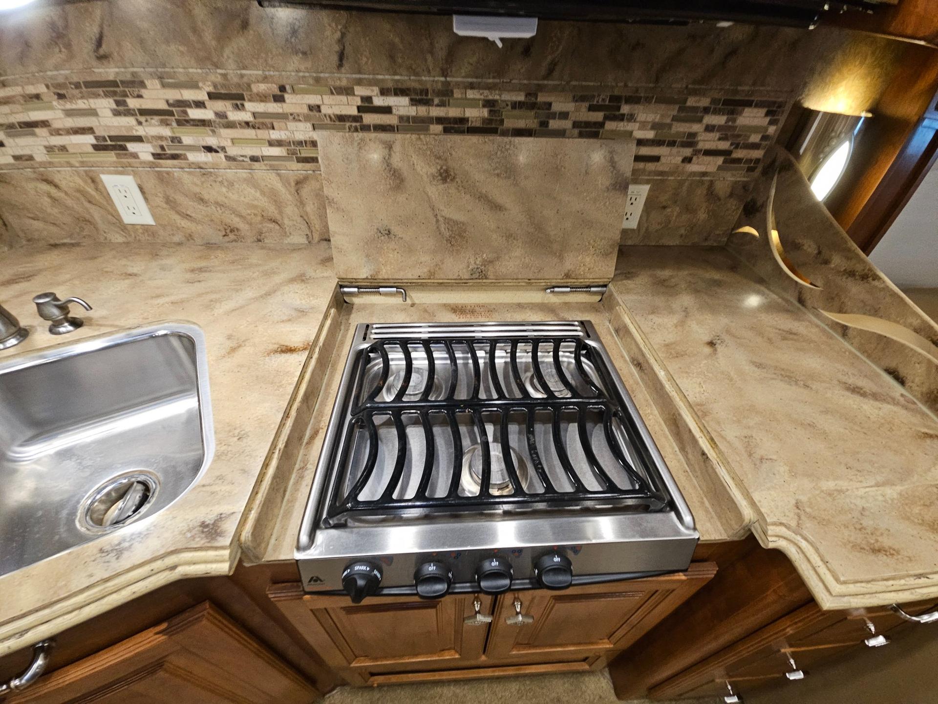 2014 Tiffin Motorhome 2014 Tiffin Motorhome Phaeton - thumbnail 23