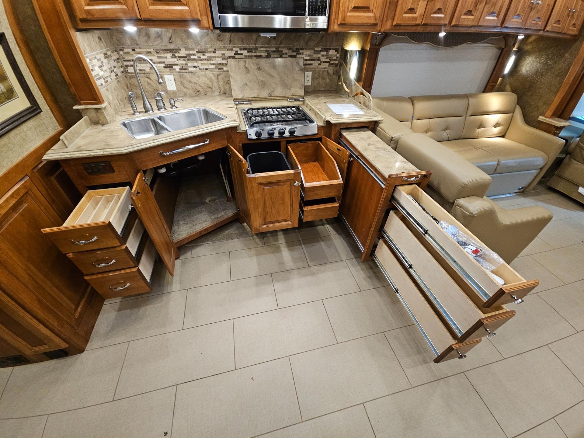 2014 Tiffin Motorhome 2014 Tiffin Motorhome Phaeton - thumbnail 24