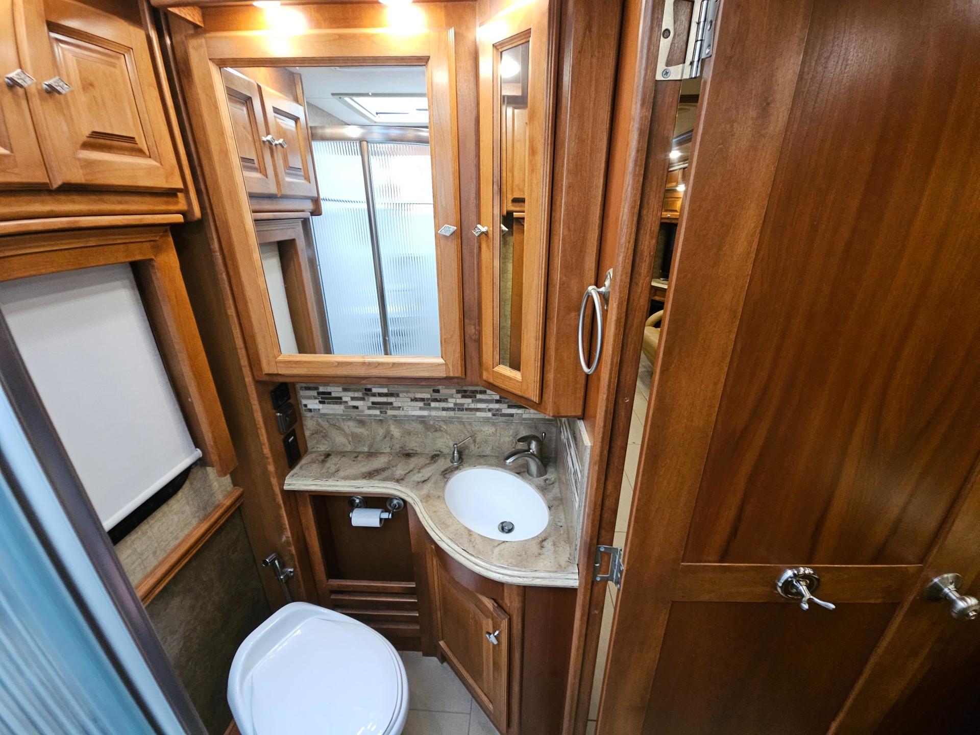 2014 Tiffin Motorhome 2014 Tiffin Motorhome Phaeton - thumbnail 28