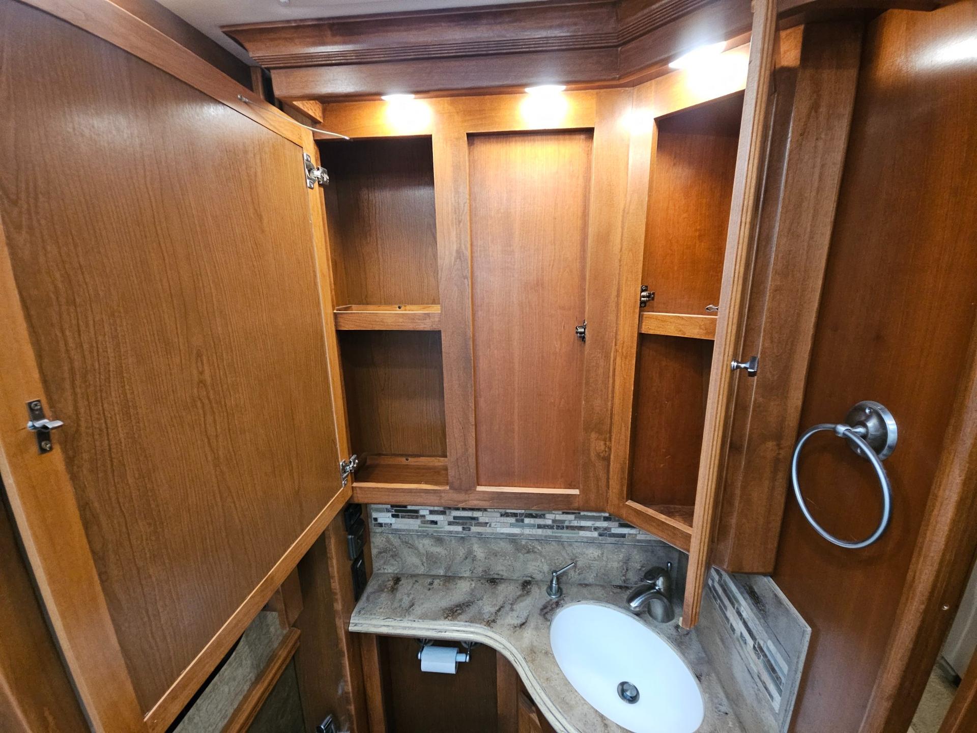 2014 Tiffin Motorhome 2014 Tiffin Motorhome Phaeton - thumbnail 29