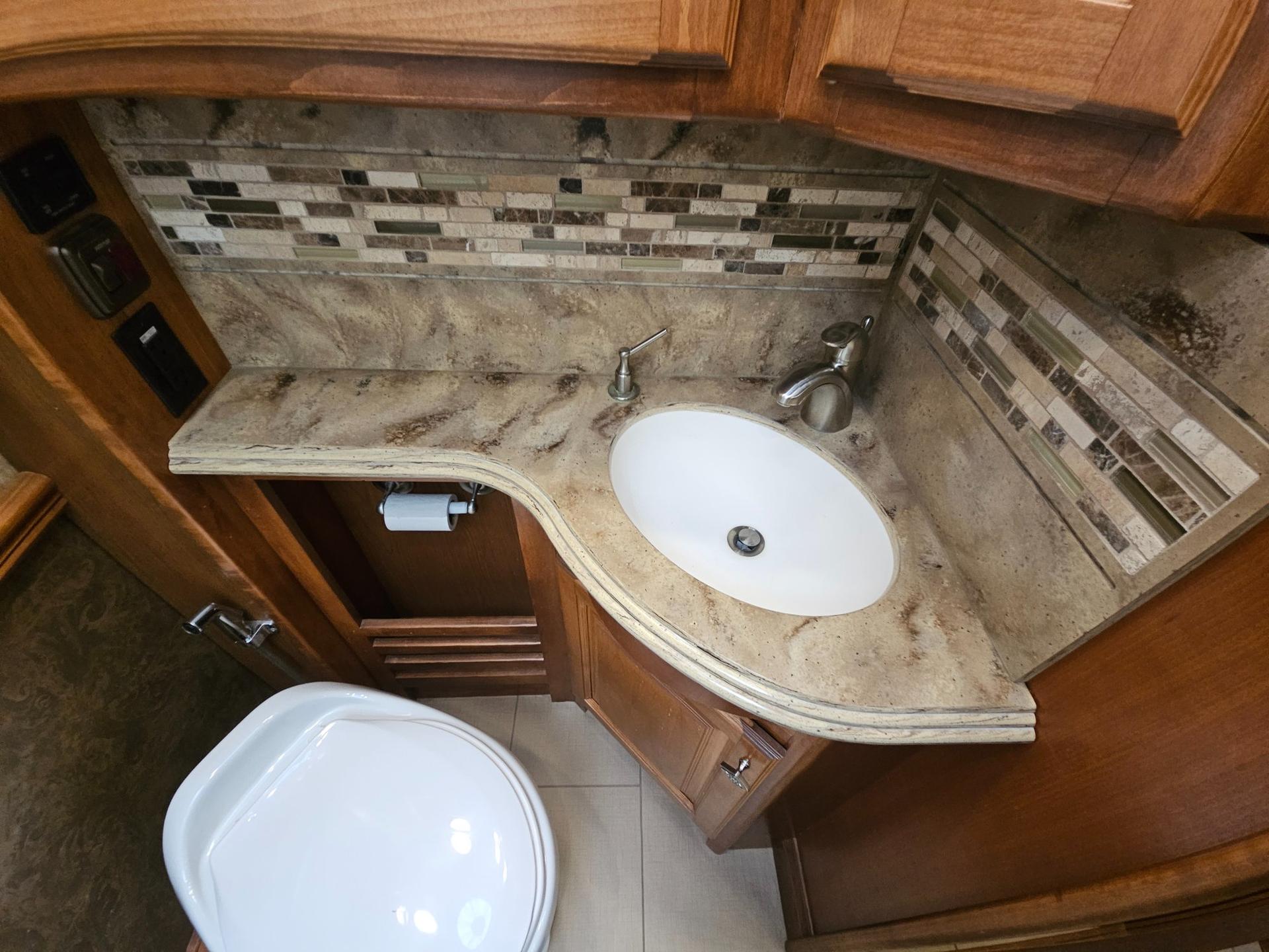 2014 Tiffin Motorhome 2014 Tiffin Motorhome Phaeton - thumbnail 30