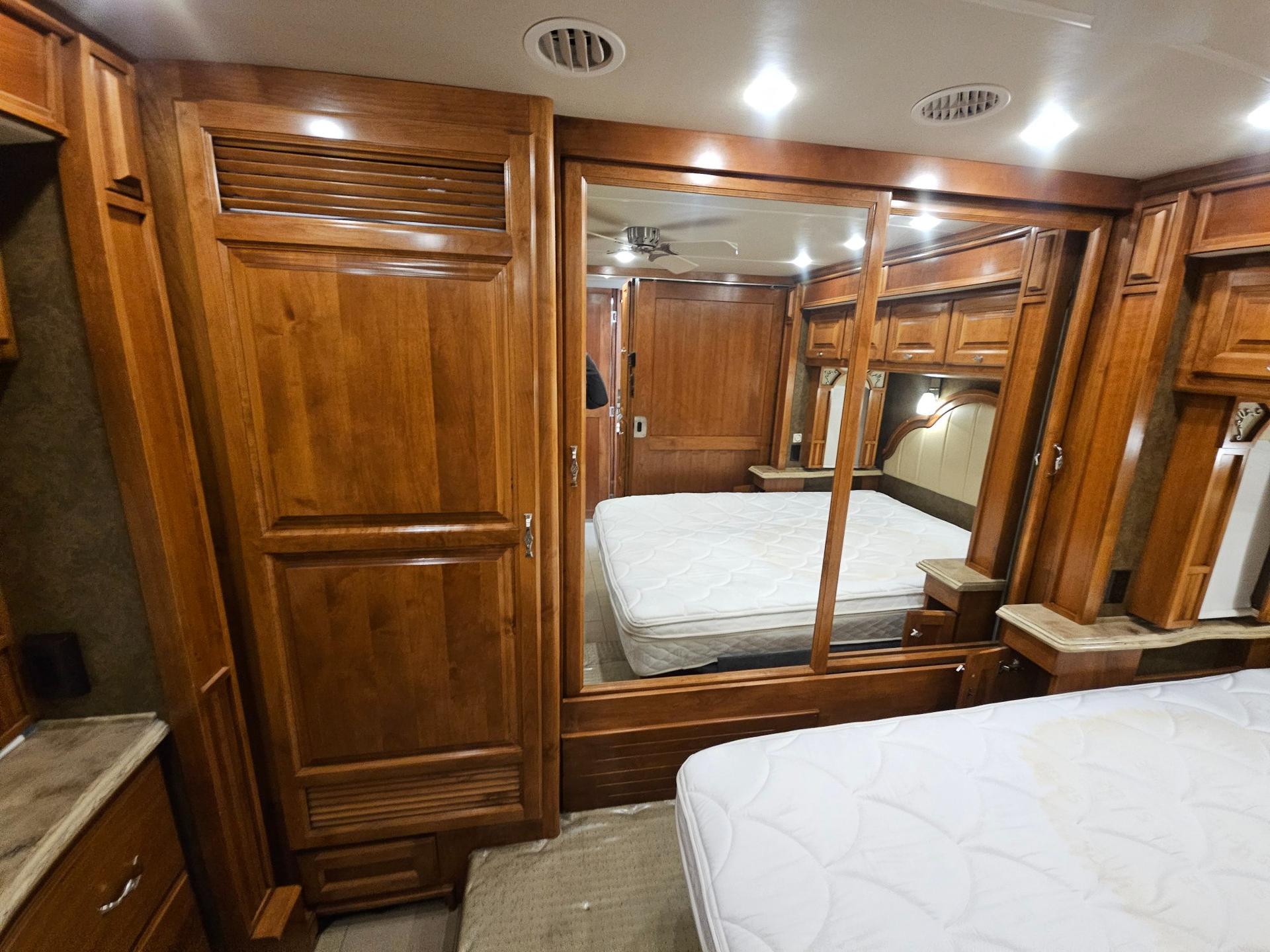 2014 Tiffin Motorhome 2014 Tiffin Motorhome Phaeton - thumbnail 42