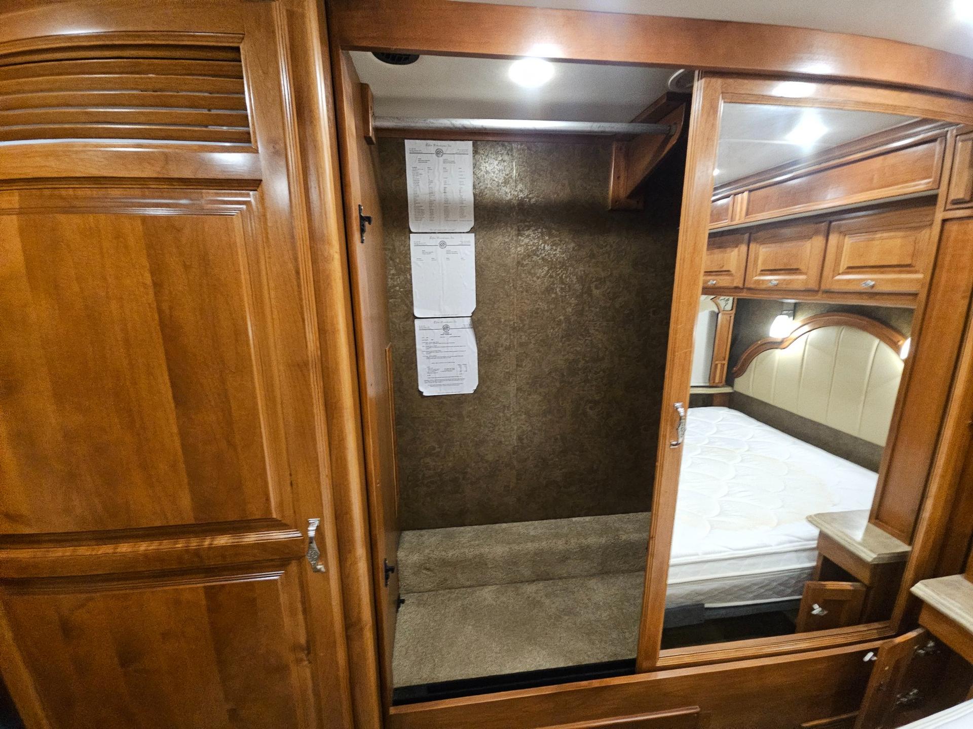 2014 Tiffin Motorhome 2014 Tiffin Motorhome Phaeton - thumbnail 44