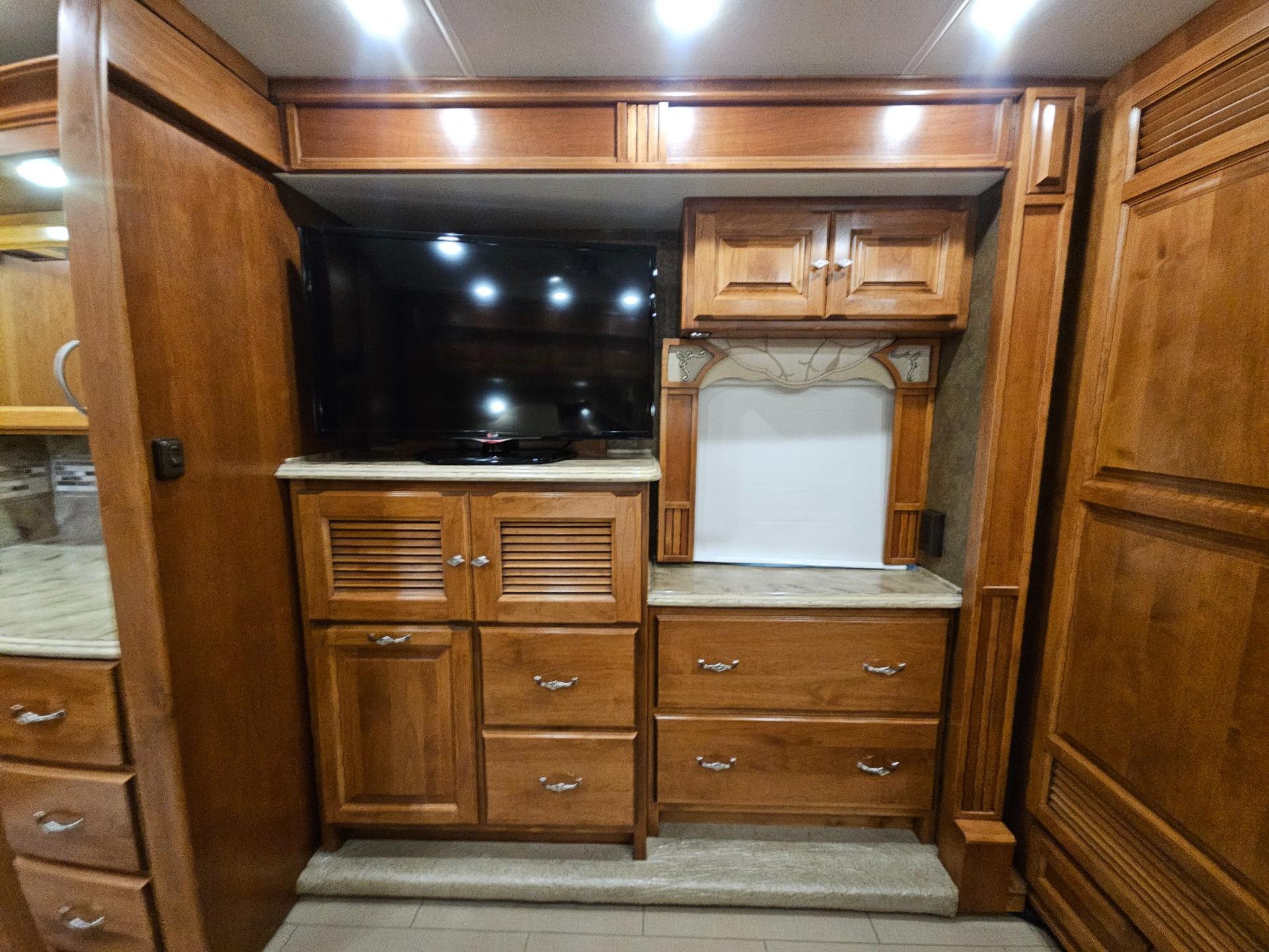 2014 Tiffin Motorhome 2014 Tiffin Motorhome Phaeton - thumbnail 45