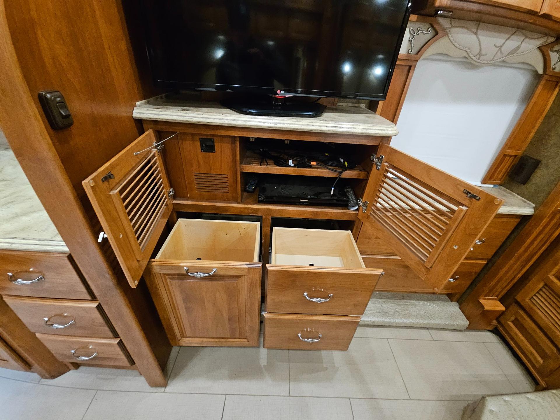 2014 Tiffin Motorhome 2014 Tiffin Motorhome Phaeton - thumbnail 47