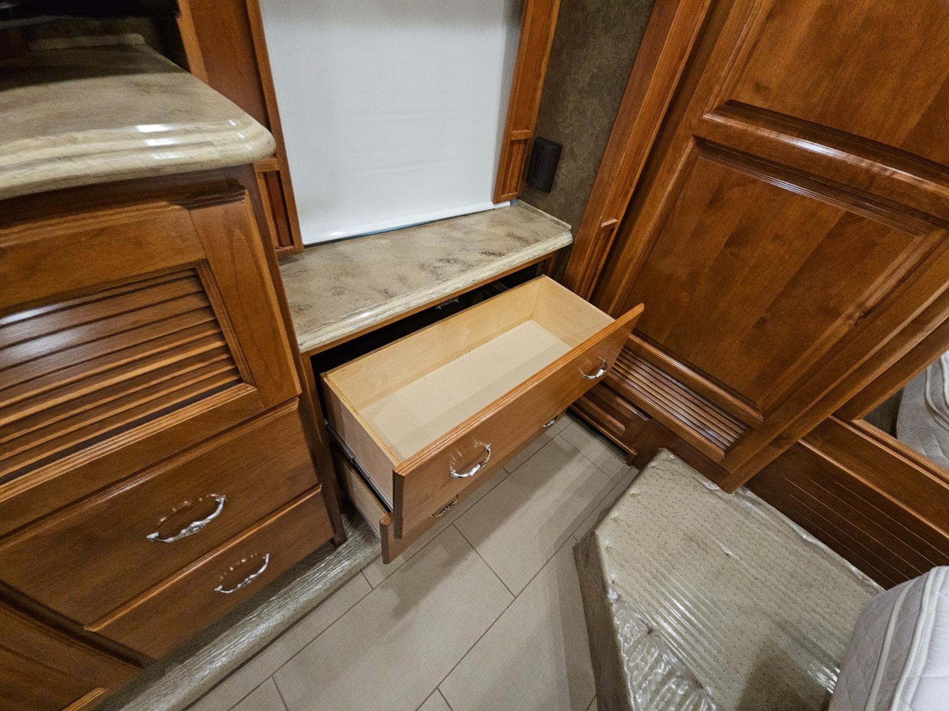 2014 Tiffin Motorhome 2014 Tiffin Motorhome Phaeton - thumbnail 48