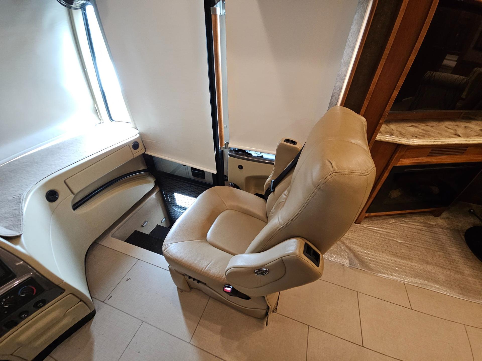 2014 Tiffin Motorhome 2014 Tiffin Motorhome Phaeton - thumbnail 51