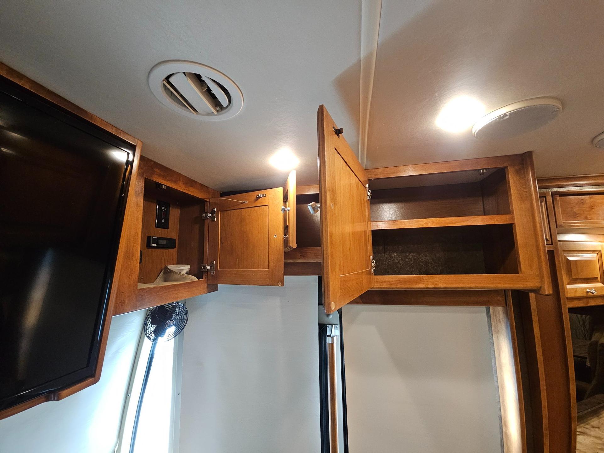 2014 Tiffin Motorhome 2014 Tiffin Motorhome Phaeton - thumbnail 54