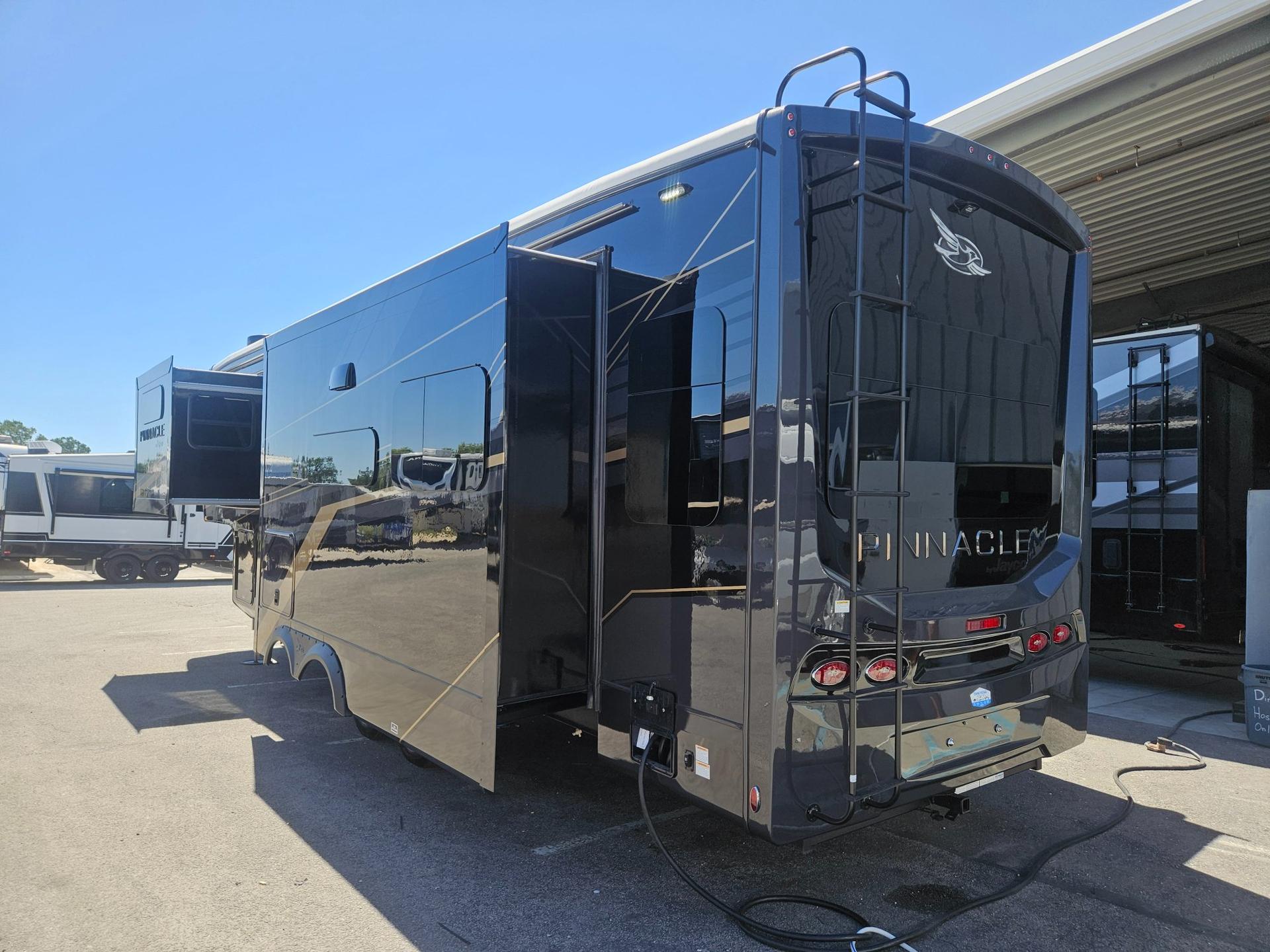 2026 Jayco 2026 Jayco Pinnacle - thumbnail 4