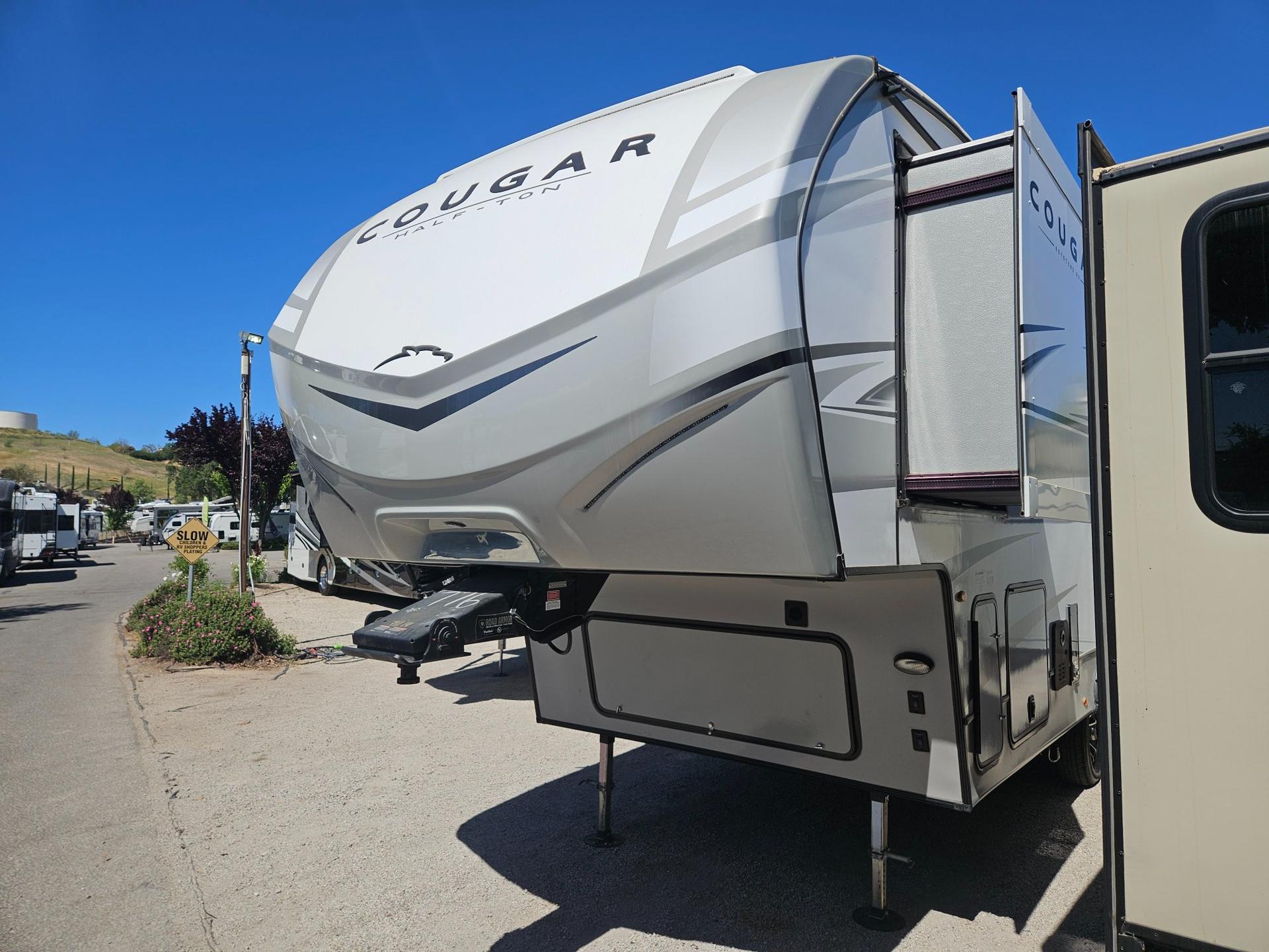 2023 Keystone RV 2023 Keystone RV Cougar Half-Ton - thumbnail 4