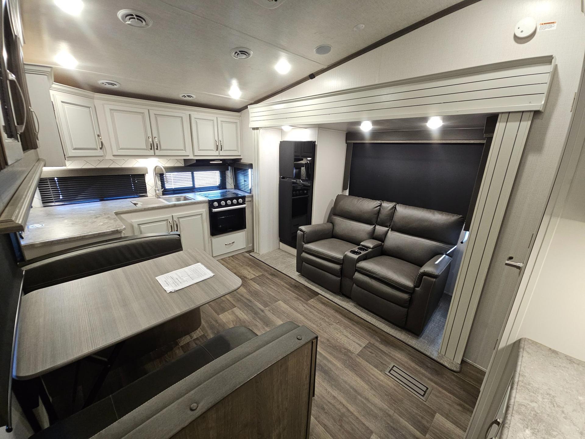 2023 Keystone RV 2023 Keystone RV Cougar Half-Ton - thumbnail 5