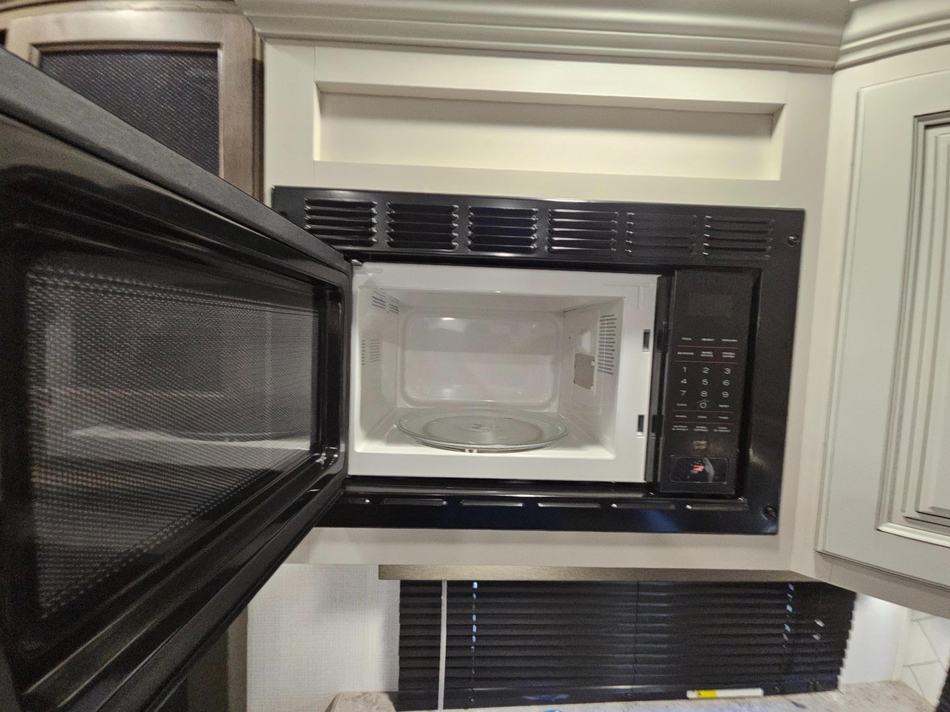 2023 Keystone RV 2023 Keystone RV Cougar Half-Ton - thumbnail 11