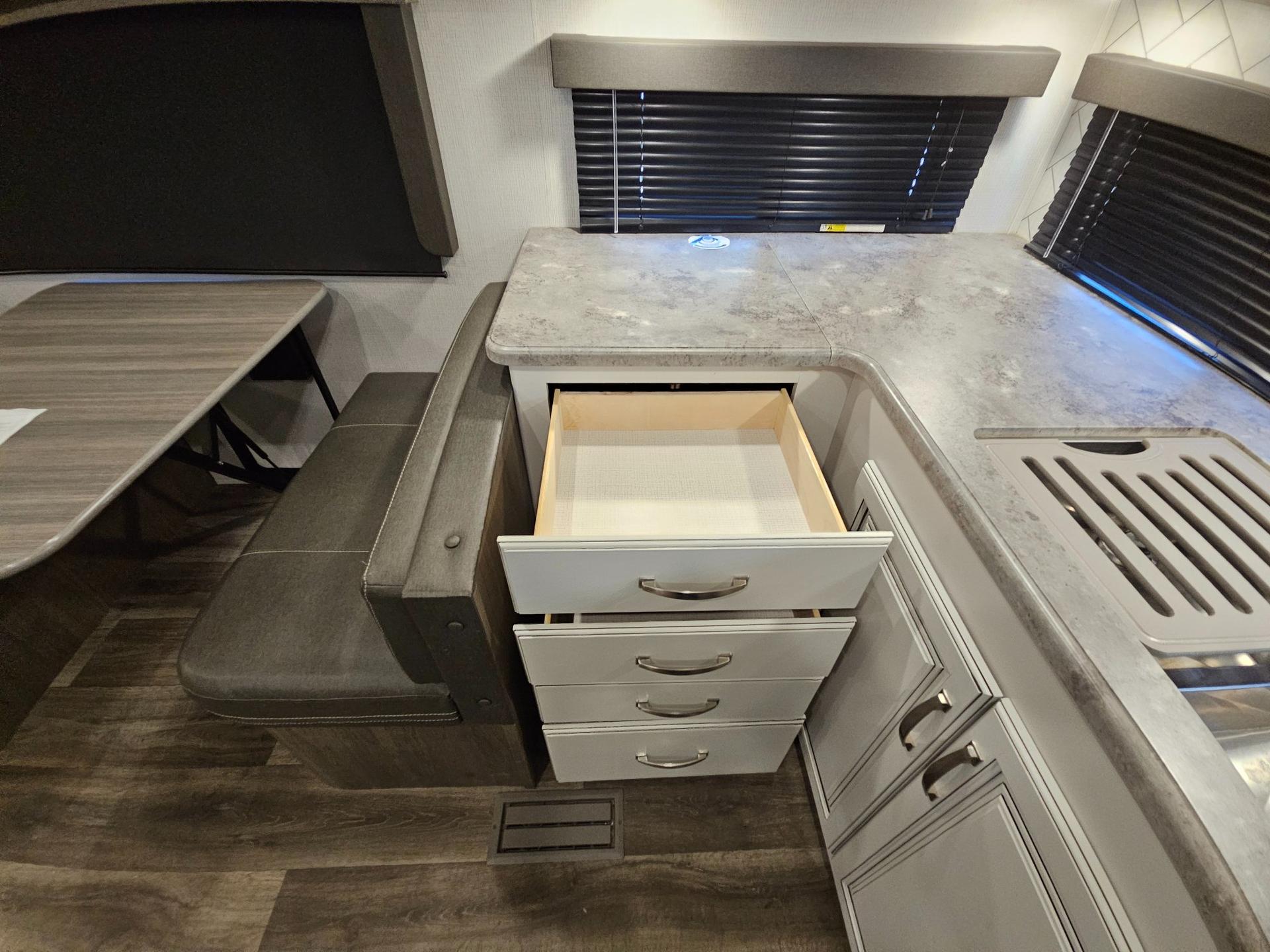 2023 Keystone RV 2023 Keystone RV Cougar Half-Ton - thumbnail 12