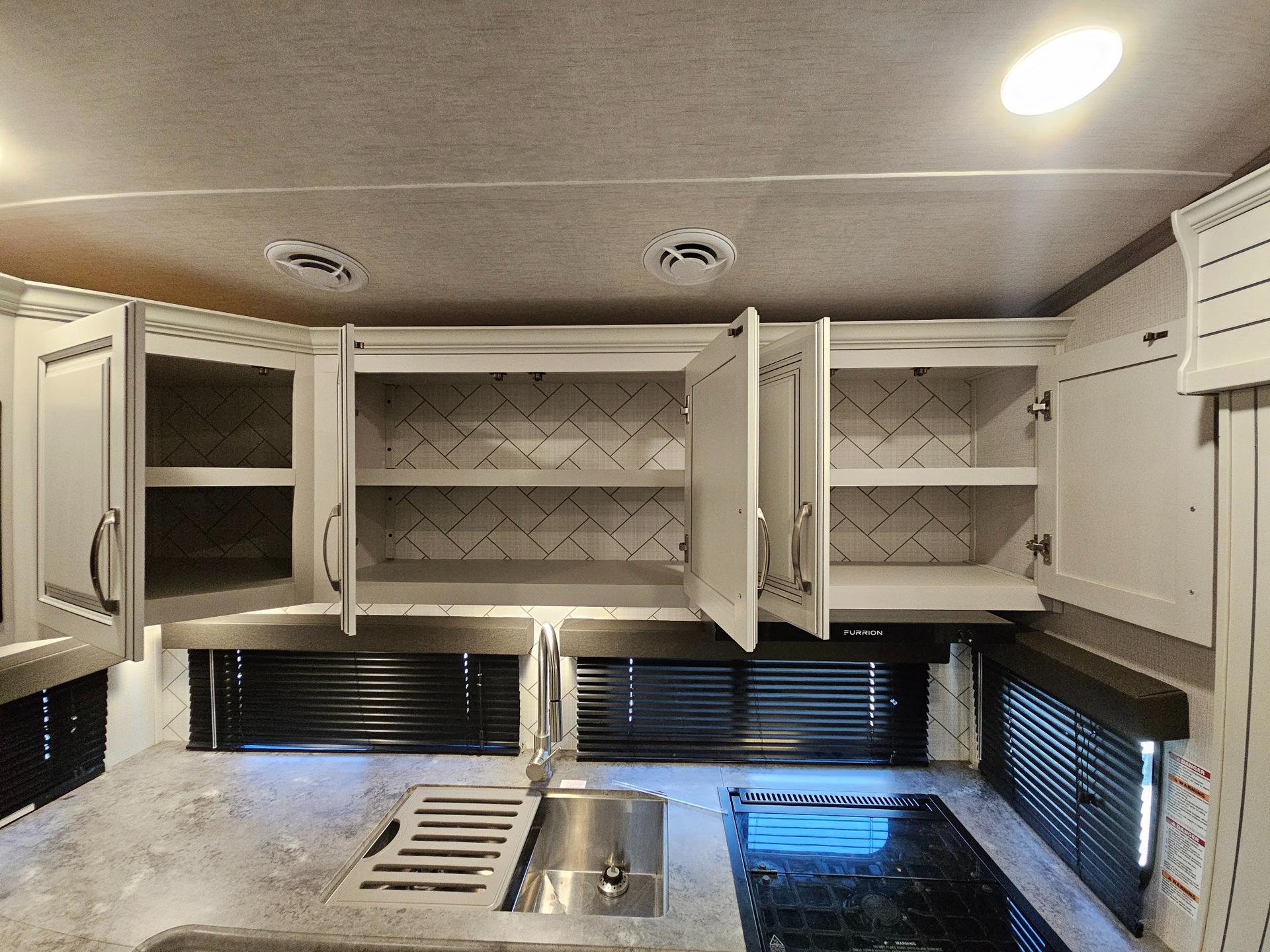 2023 Keystone RV 2023 Keystone RV Cougar Half-Ton - thumbnail 13