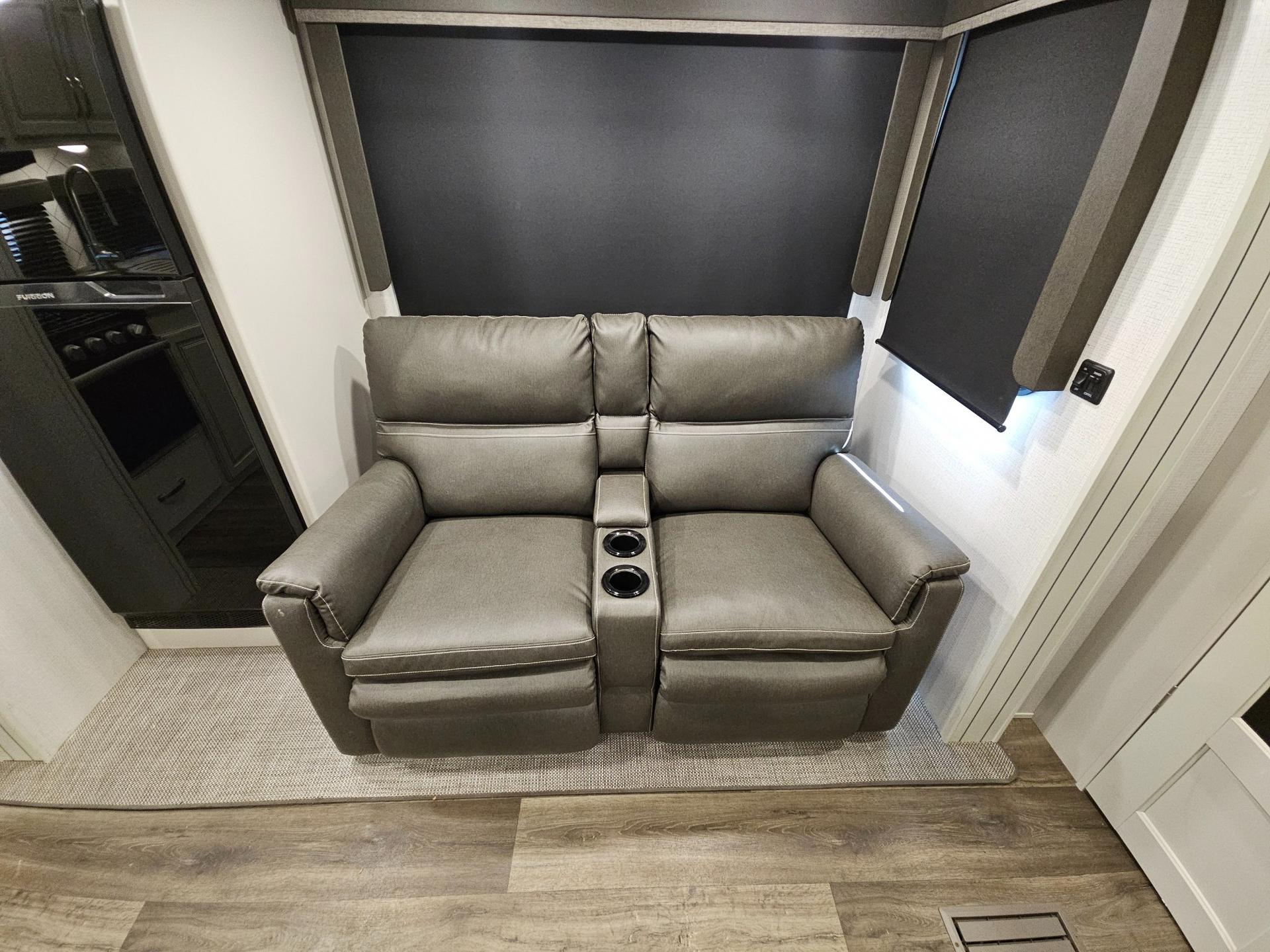 2023 Keystone RV 2023 Keystone RV Cougar Half-Ton - thumbnail 19