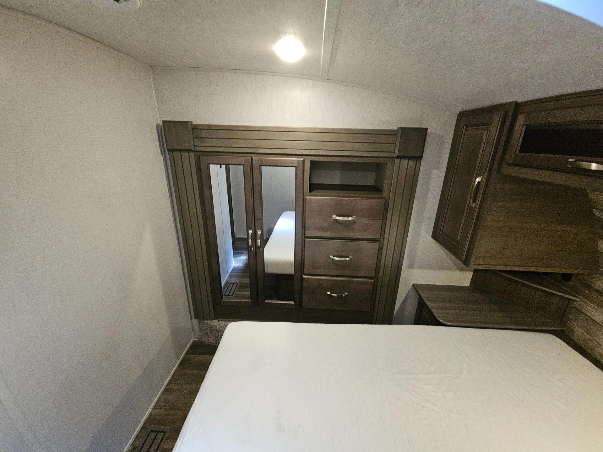 2023 Keystone RV 2023 Keystone RV Cougar Half-Ton - thumbnail 34