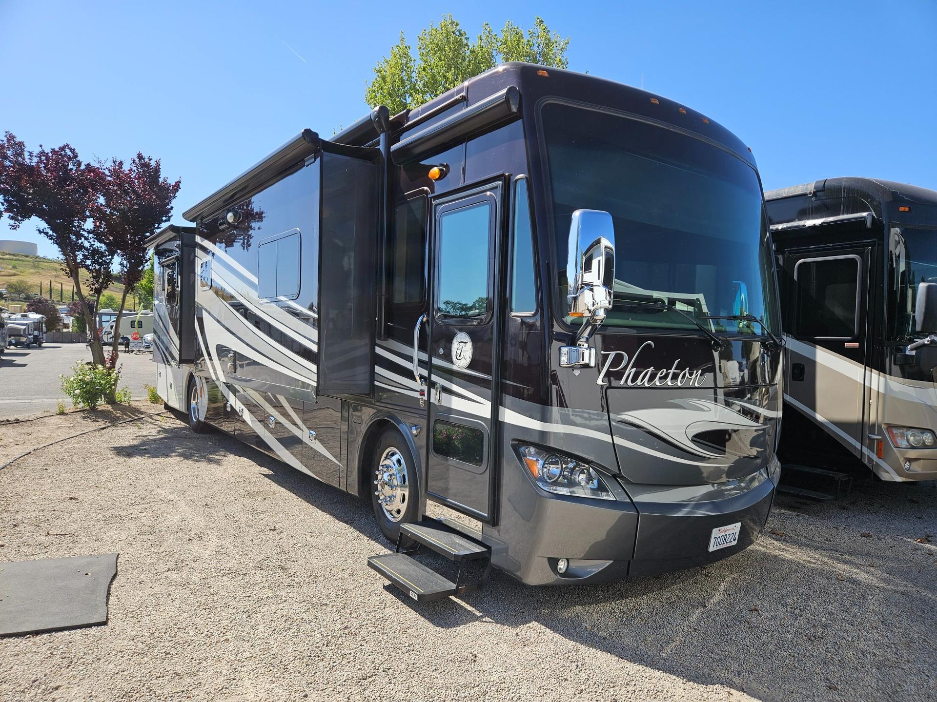 2015 Tiffin Motor Home Phaeton 40QBH