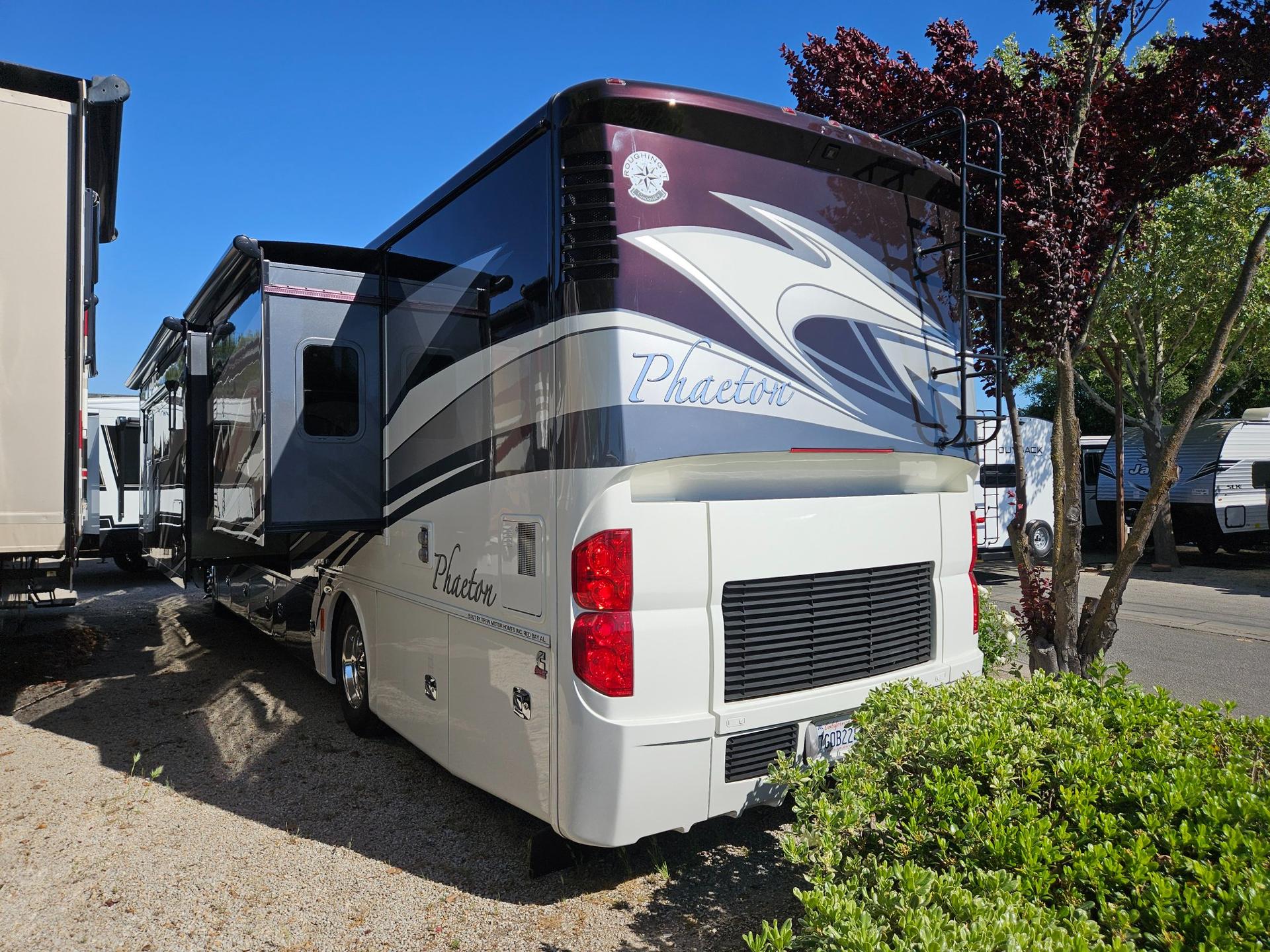 2015 Tiffin Motor Home 2015 Tiffin Motor Home Phaeton - thumbnail 3