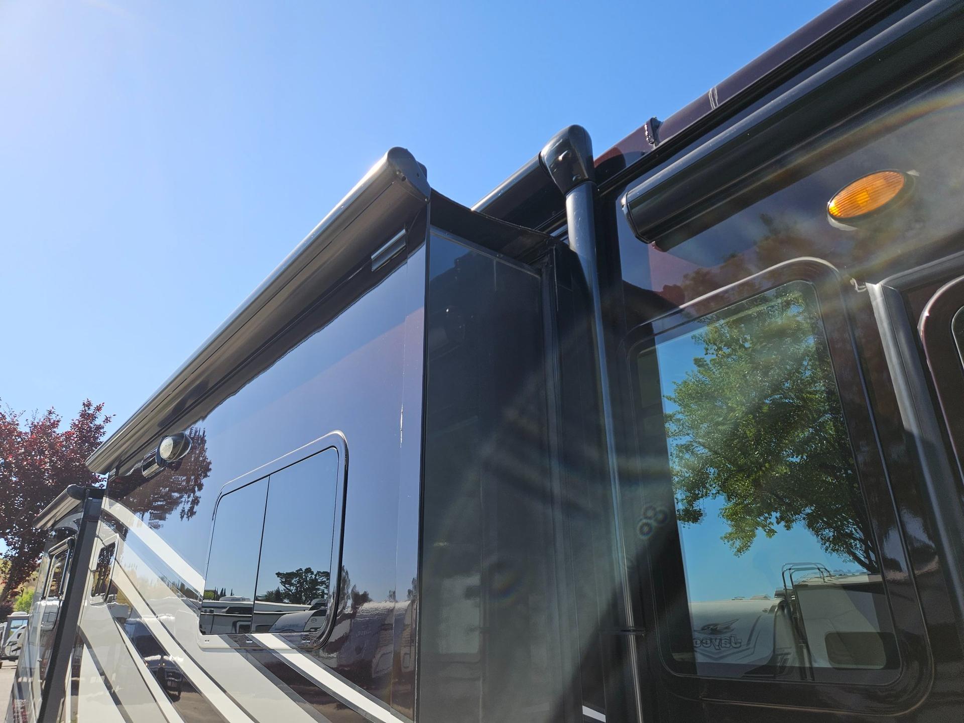 2015 Tiffin Motor Home 2015 Tiffin Motor Home Phaeton - thumbnail 63